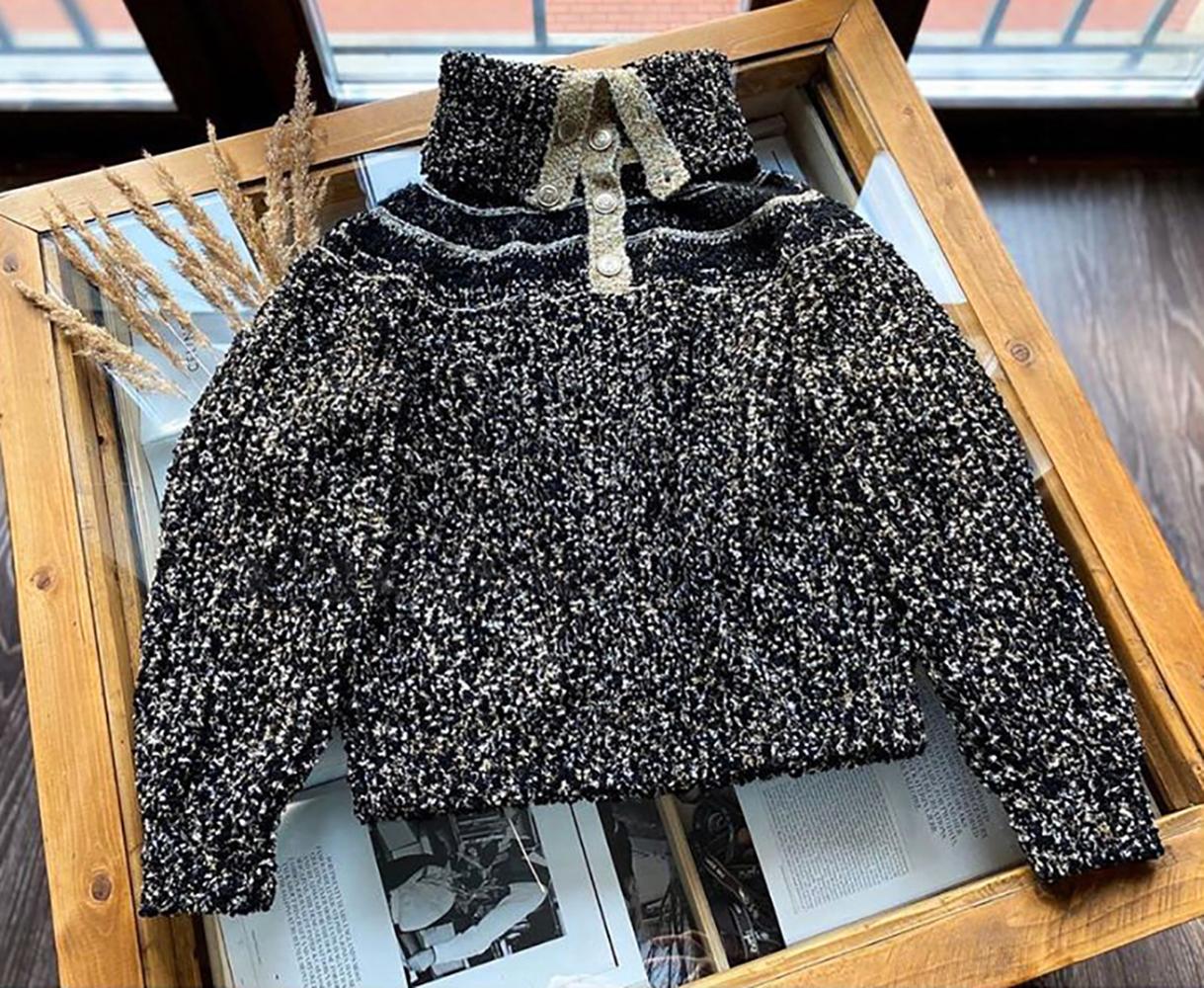 Chanel 5K$ Runway Ägyptische Symbole Lesage Tweed Pullover im Angebot 7