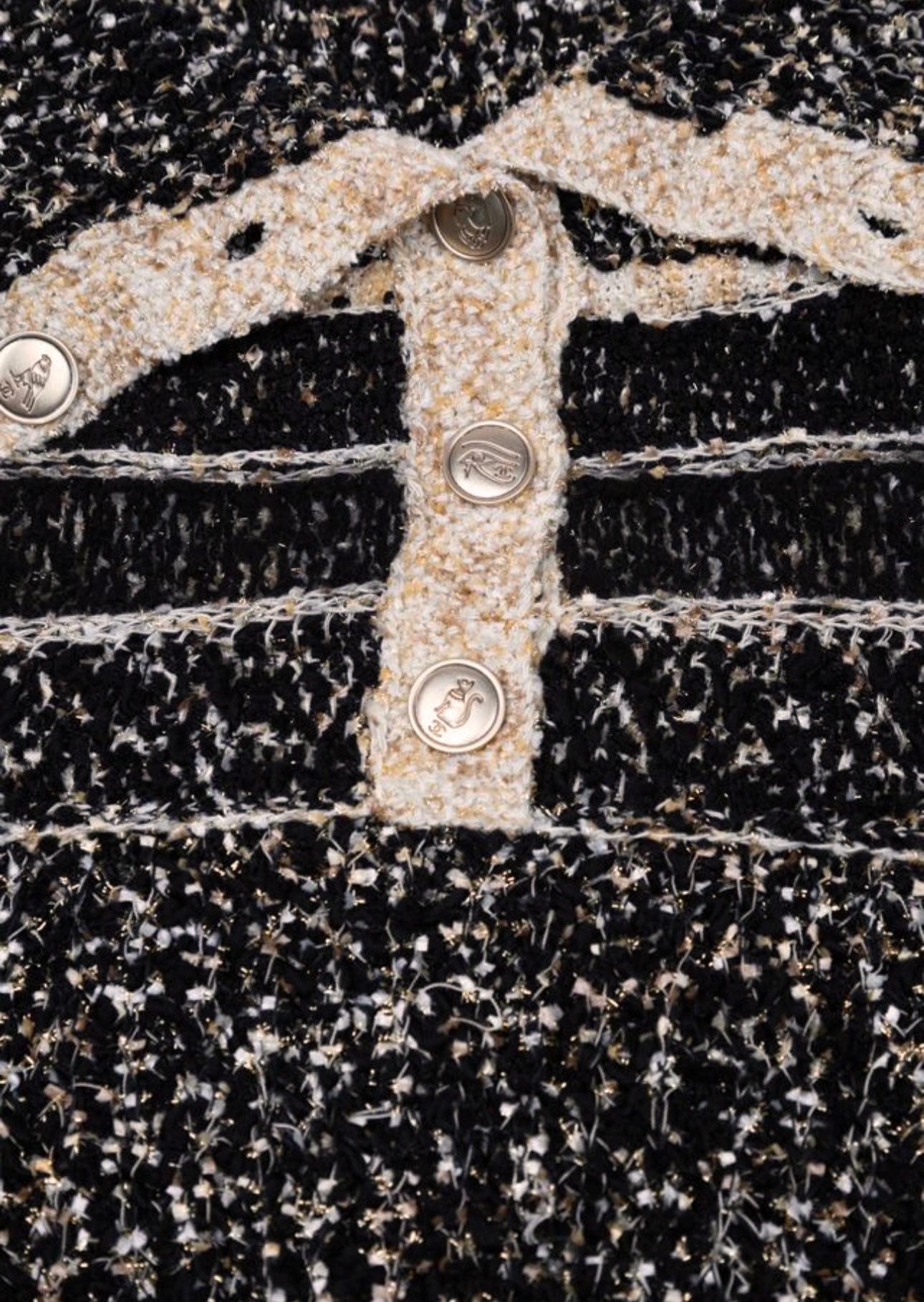 Chanel 5K$ Runway Egyptian Symbols Lesage Tweed Jumper en vente 2