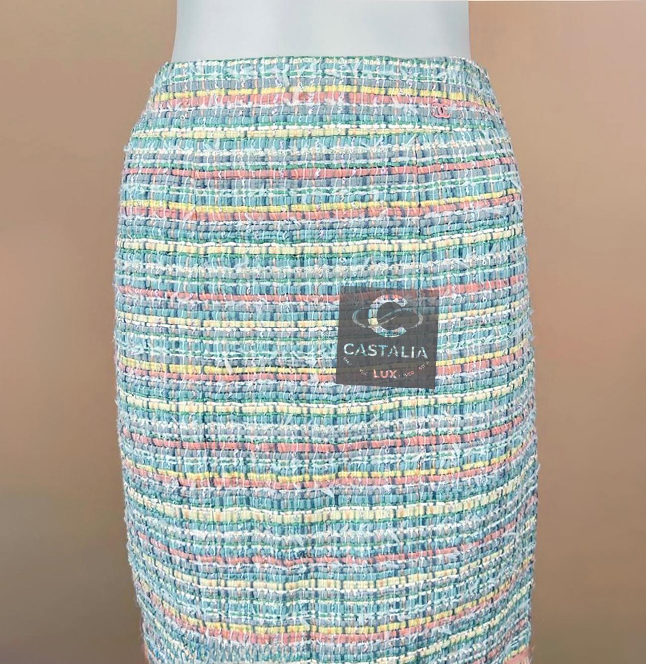 CHANEL 5K$ Falda de tweed con lazo de pasarela 36 FR en Nuevo estado para la venta en Dubai, AE