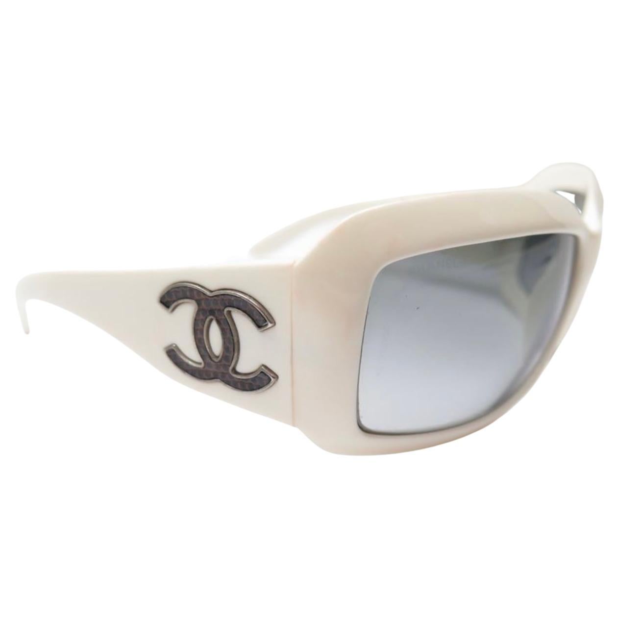 Chanel 6022-Q c 716/11 61 16 120 White Women Sunglasses, Made in  Italy CC logo  For Sale