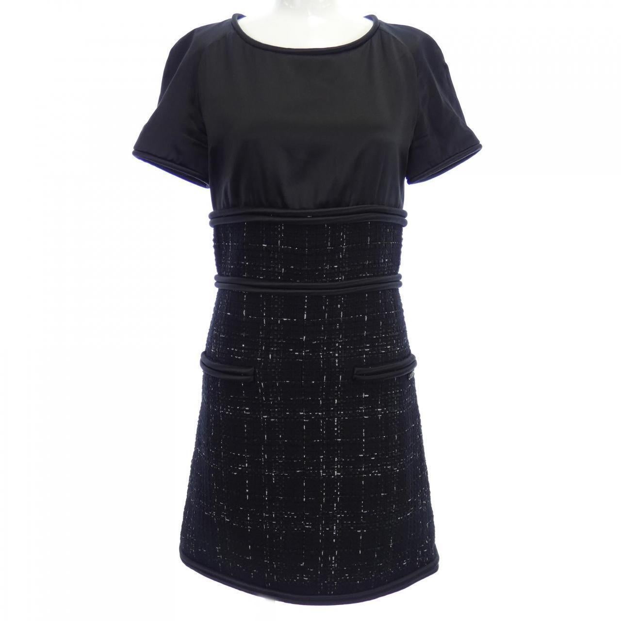 Chanel 6K$ CC Logo Ribbon Tweed Black Dress In Excellent Condition For Sale In Dubai, AE