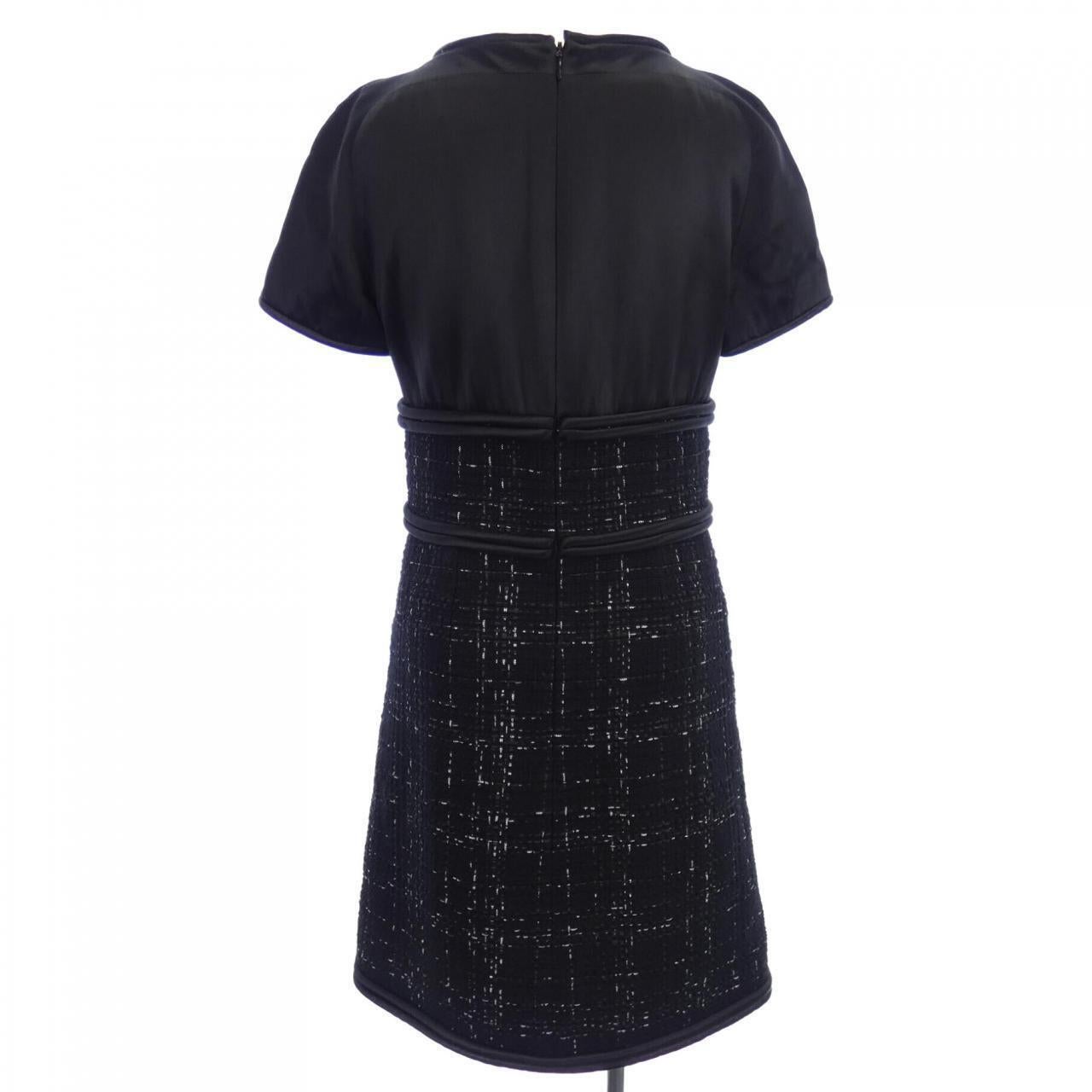 Women's or Men's Chanel 6K$ CC Logo Ribbon Tweed Black Dress For Sale
