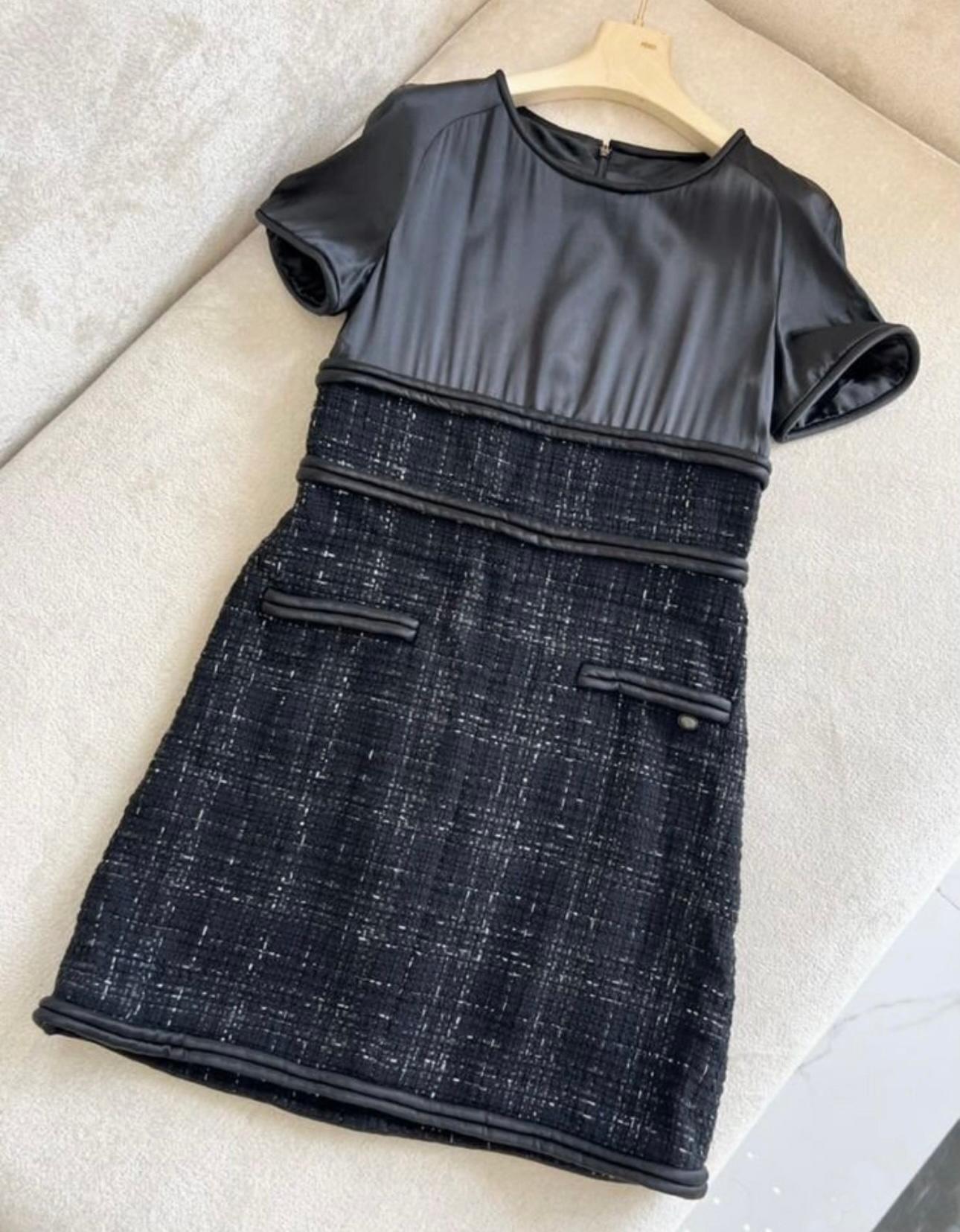 Chanel 6K$ CC Logo Ribbon Tweed Black Dress For Sale 1