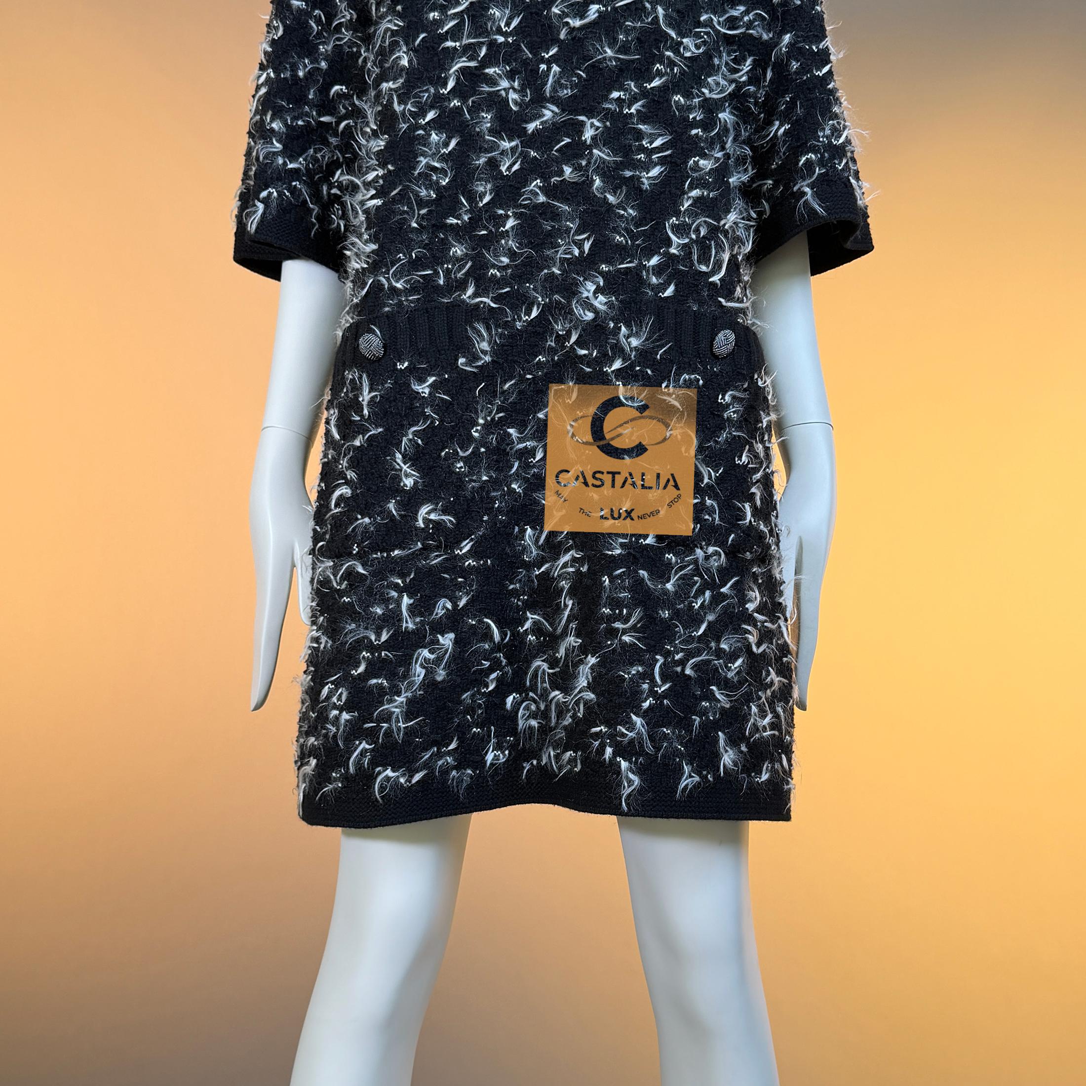 CHANEL 6K$ New Paris / Salzburg CC Buttons Fluffy Dress 40 FR en vente 6