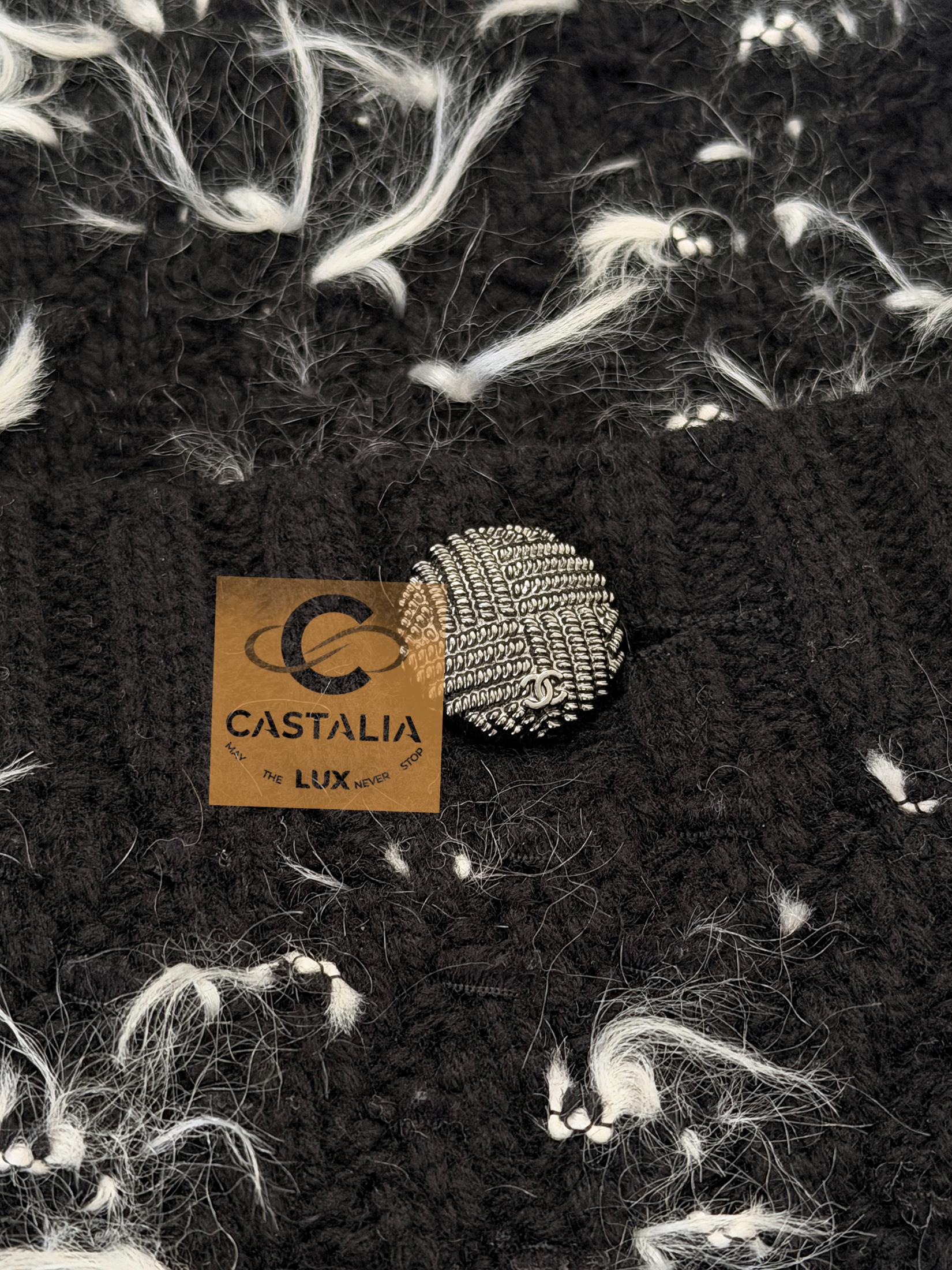 CHANEL 6K$ New Paris / Salzburg CC Buttons Fluffy Dress 40 FR en vente 2