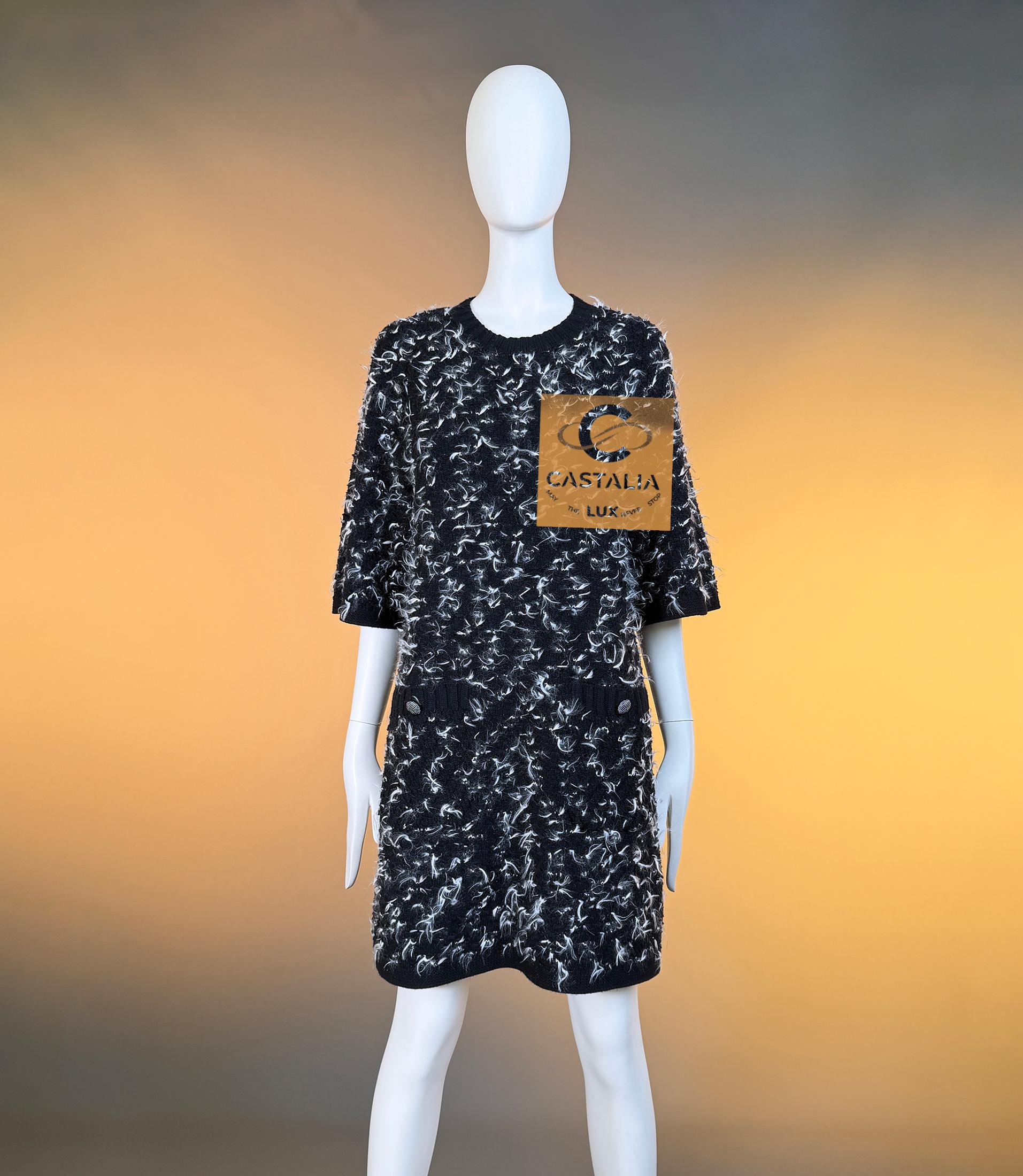 CHANEL 6K$ New Paris / Salzburg CC Buttons Fluffy Dress 40 FR en vente 3