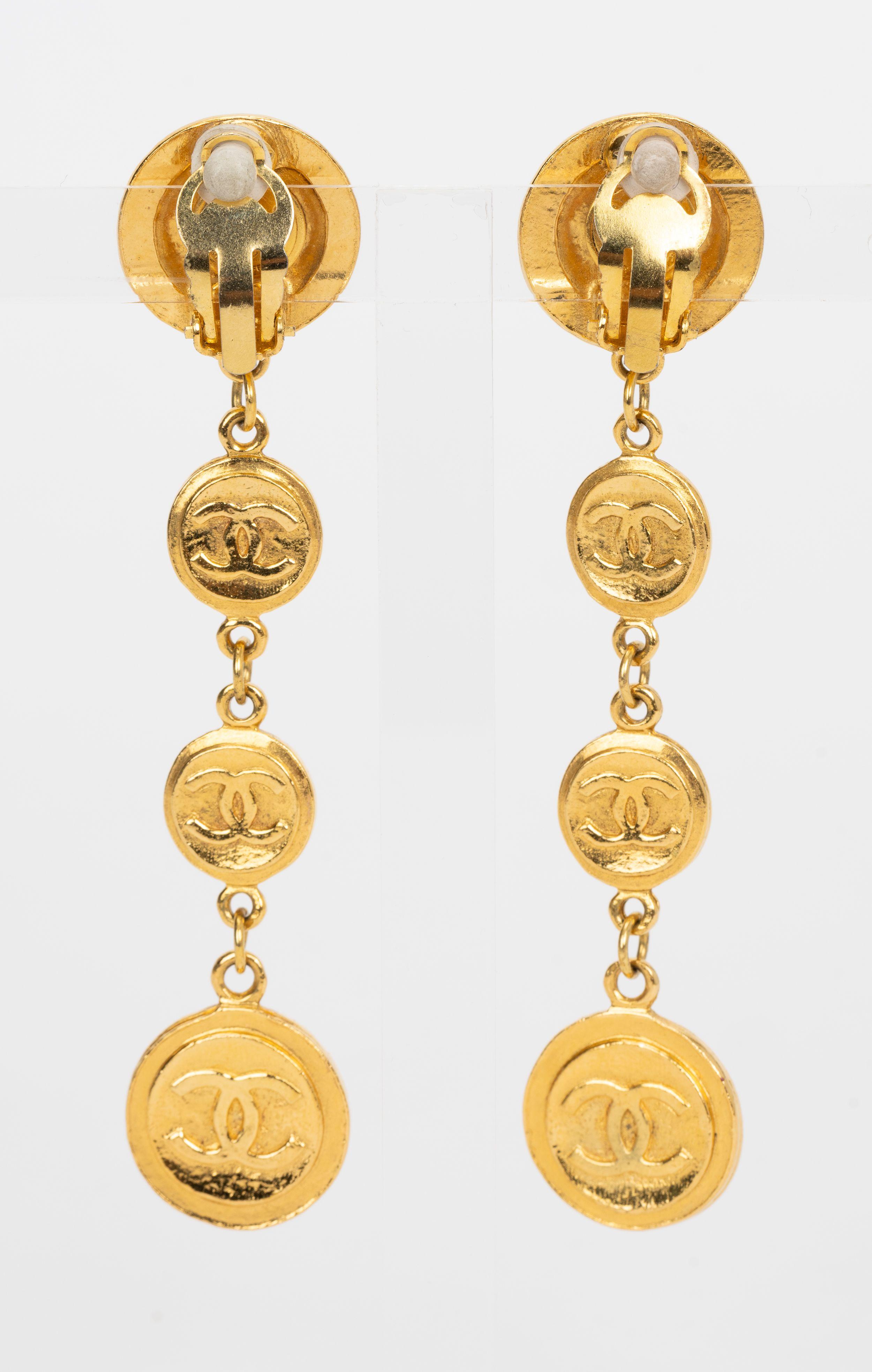 Chanel 70s Coin Logo Drop Clip Earrings In Excellent Condition In West Hollywood, CA
