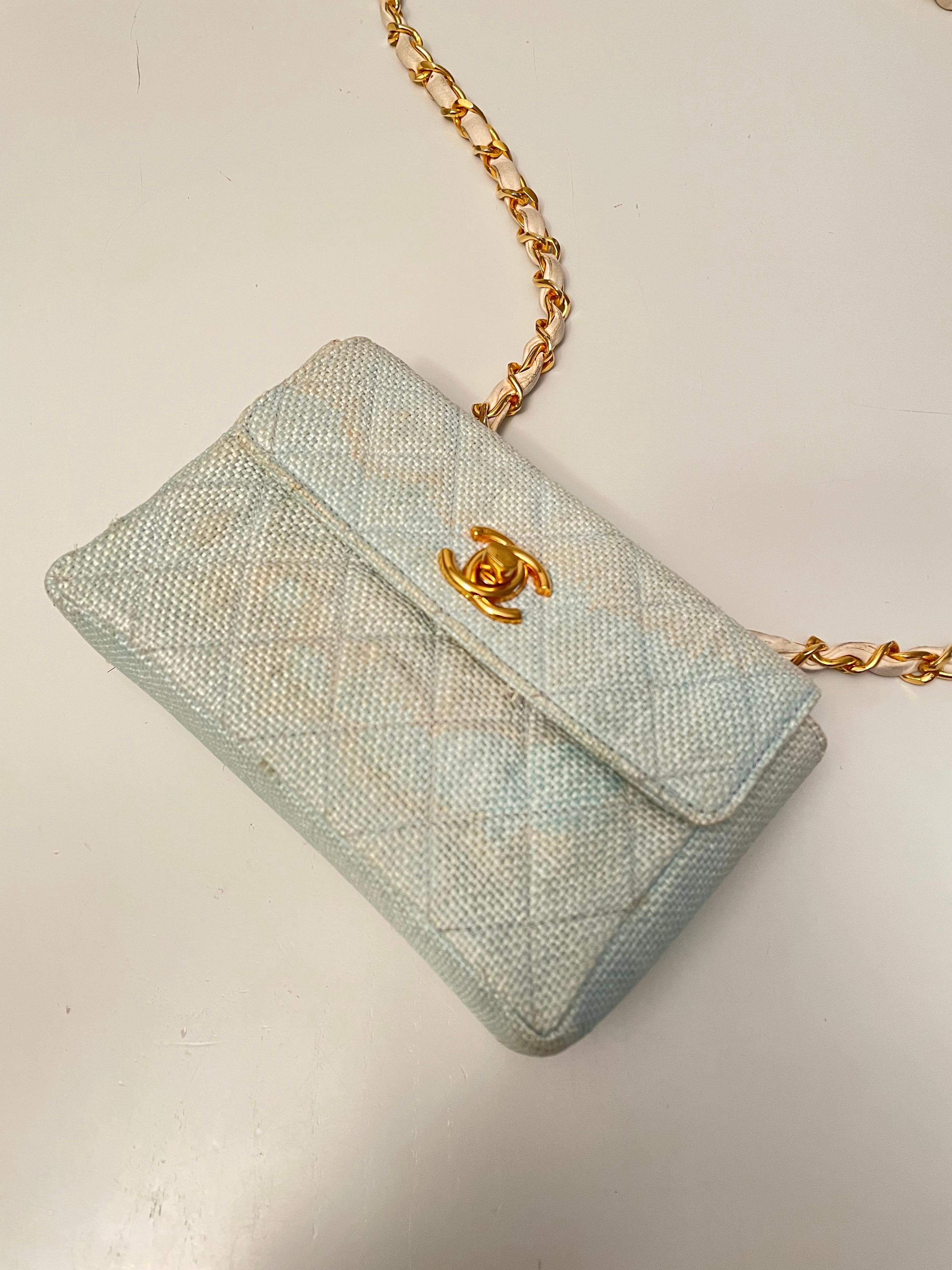 Chanel small bag. 1970 circa.
Featuring light blue canvas and golden hardware. Amazing piece, very fascinating.
It’s been preloved and used a lot. As you can see from the photos the code and “made in France” are vanishing.
It shows some sign of the