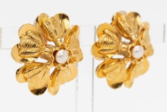 Chanel 70s Vintage Flower Pearl Clip Ons