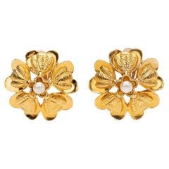 Chanel 70s Vintage Flower Pearl Clip Ons