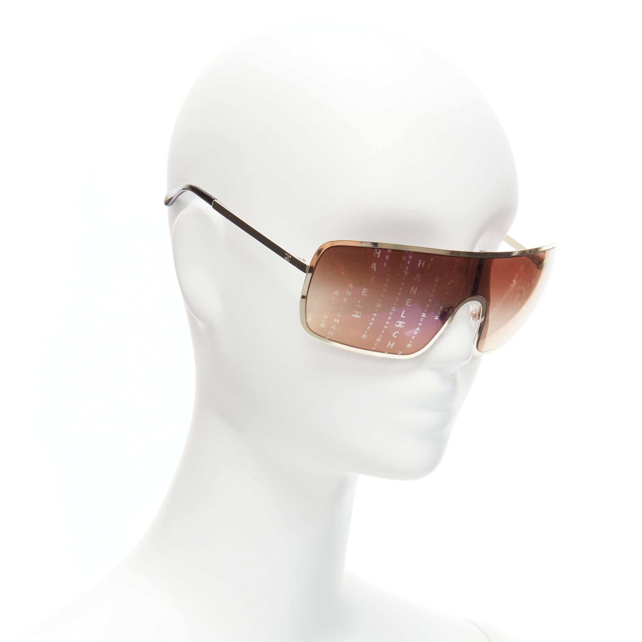 CHANEL 71213 schillernde Logo-Monogramm-Schilfrohrglas-Sonnenbrille Kylie Jenner im Zustand „Gut“ im Angebot in Hong Kong, NT