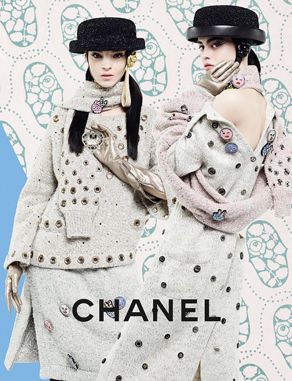 Marvellous Chanel maxi cashmere cardigan with tweed eyelets decoration
As seen on Ad Campaign and on fashion icon Charlotte Groeneveld!
- made of softest cashmere in grey, troupe and ecru colours
- CC logo Chanel / Paris buttons
Size mark 38 FR,