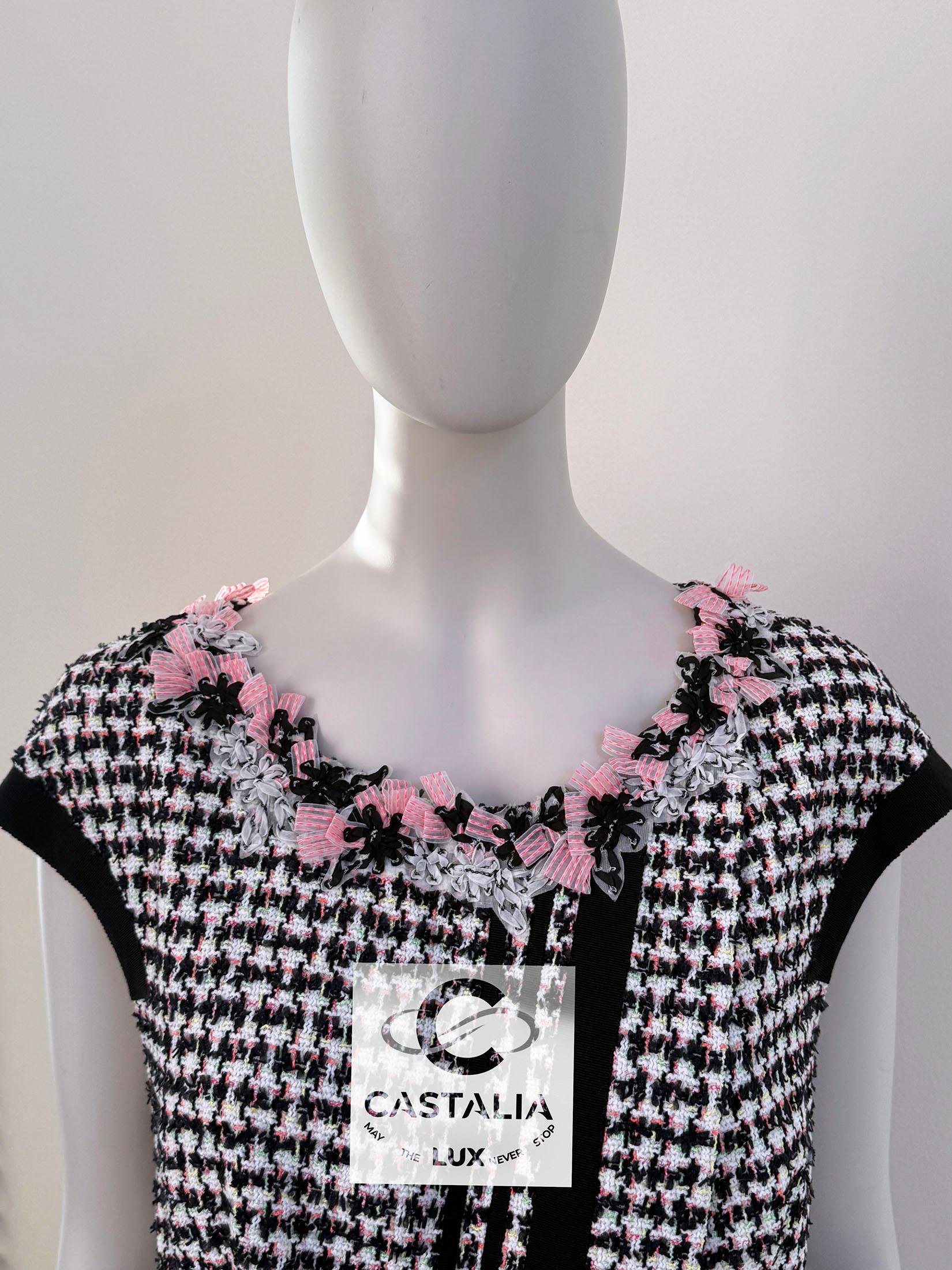 Chanel 7K$ Floral Embellished Runway Tweed Dress 42 FR For Sale 6
