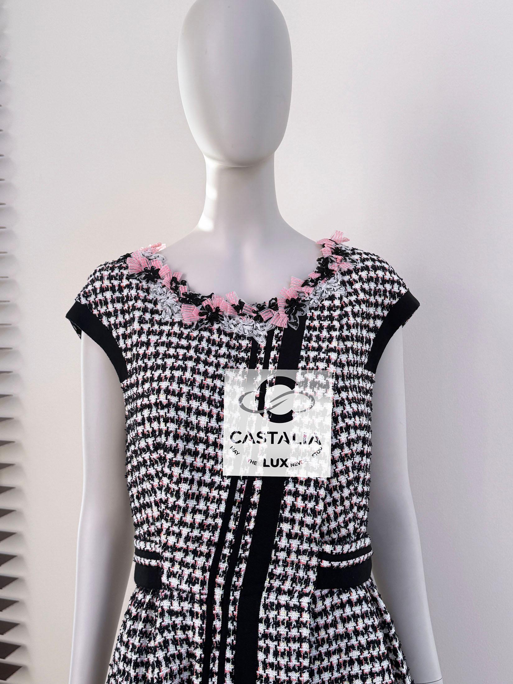 Chanel 7K$ Floral Embellished Runway Tweed Dress 42 FR For Sale 7