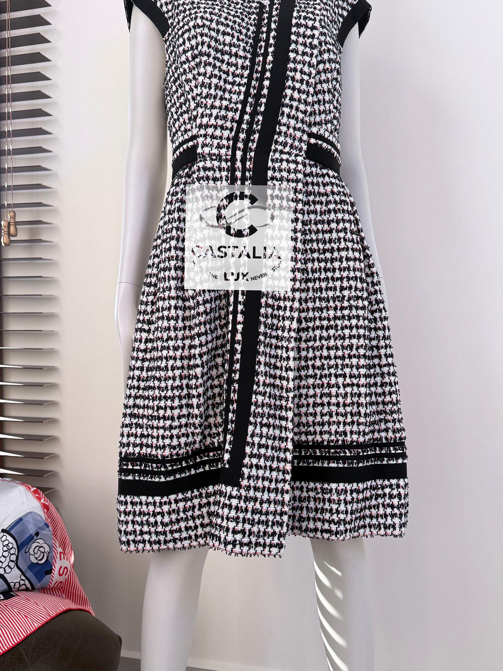 Chanel 7K$ Floral Embellished Runway Tweed Dress 42 FR For Sale 8