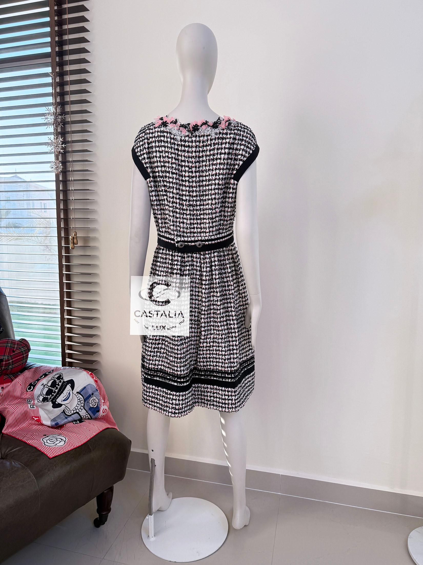 Chanel 7K$ Floral Embellished Runway Tweed Dress 42 FR For Sale 9