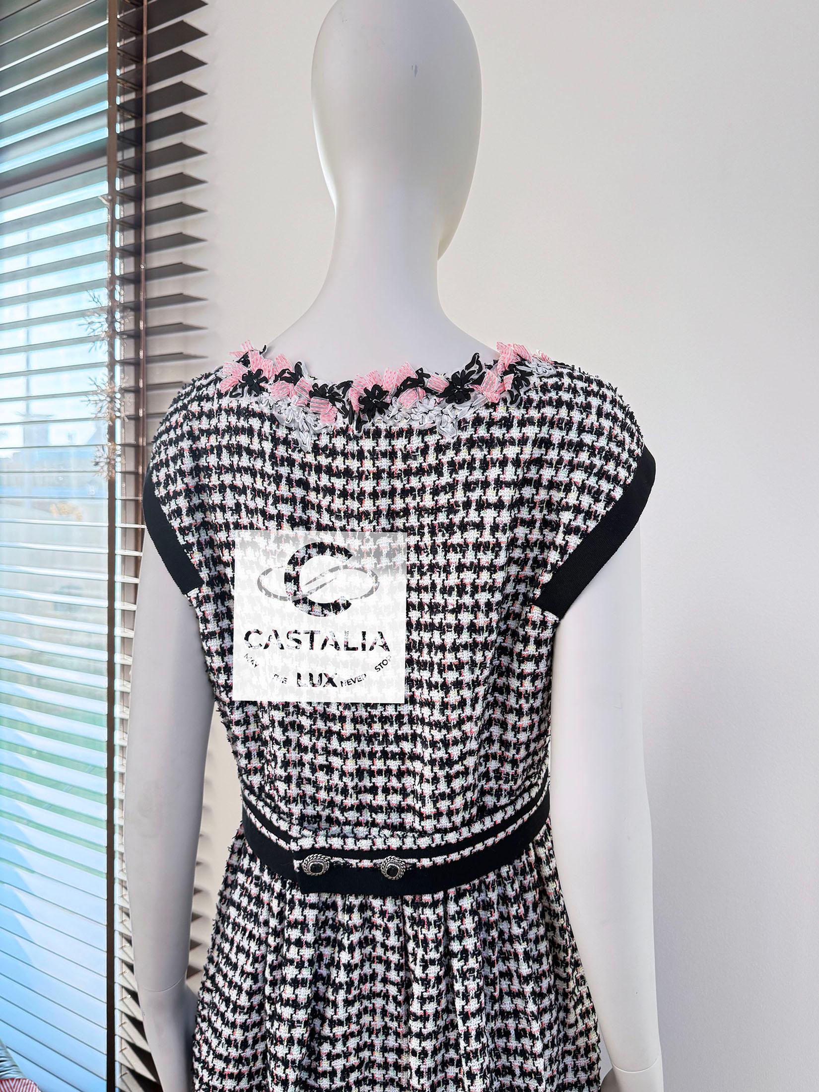 Chanel 7K$ Floral Embellished Runway Tweed Dress 42 FR For Sale 12