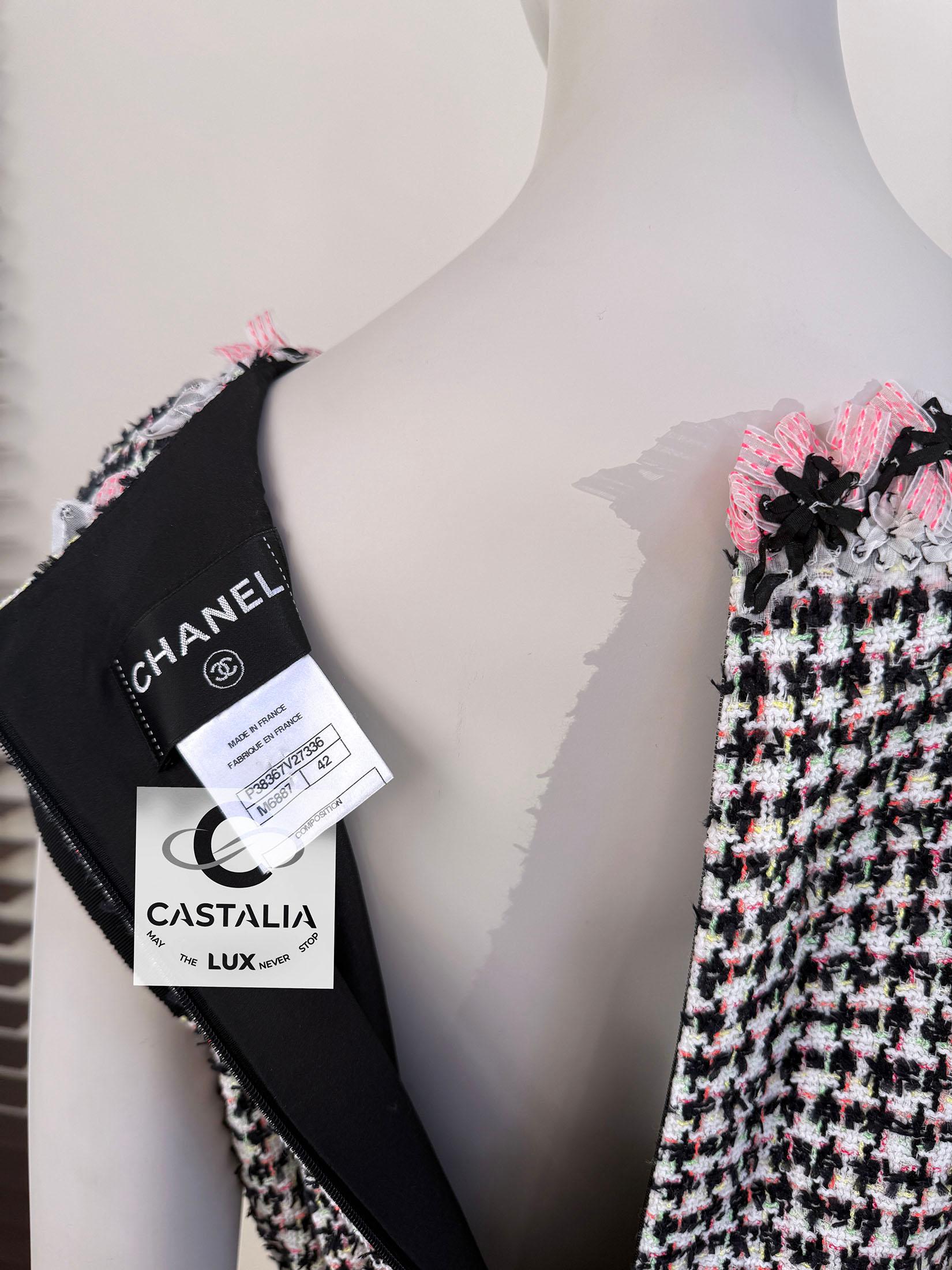 Chanel 7K$ Floral Embellished Runway Tweed Dress 42 FR For Sale 14