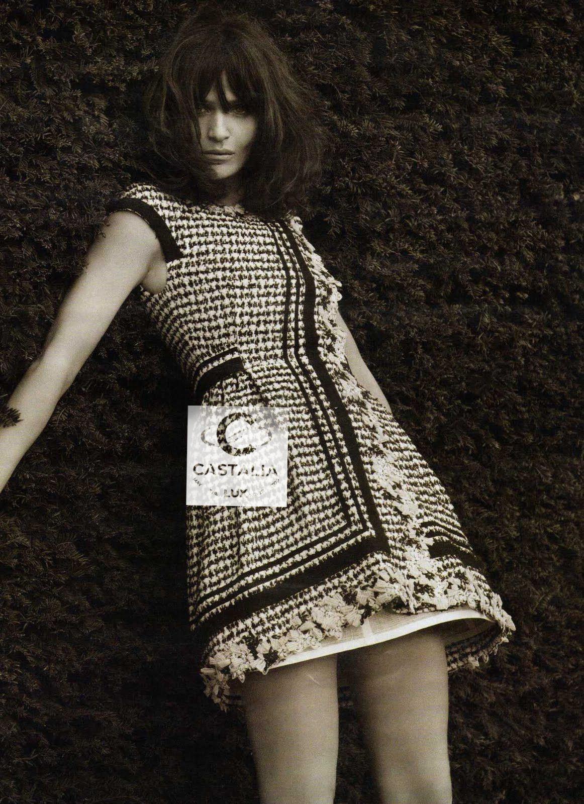 Women's or Men's Chanel 7K$ Floral Embellished Runway Tweed Dress 42 FR For Sale