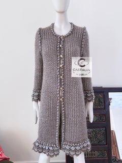 CHANEL 7K$ Cappotto in maglia luccicante con bottoni CC Gripoix nuovi, taglia 38 FR