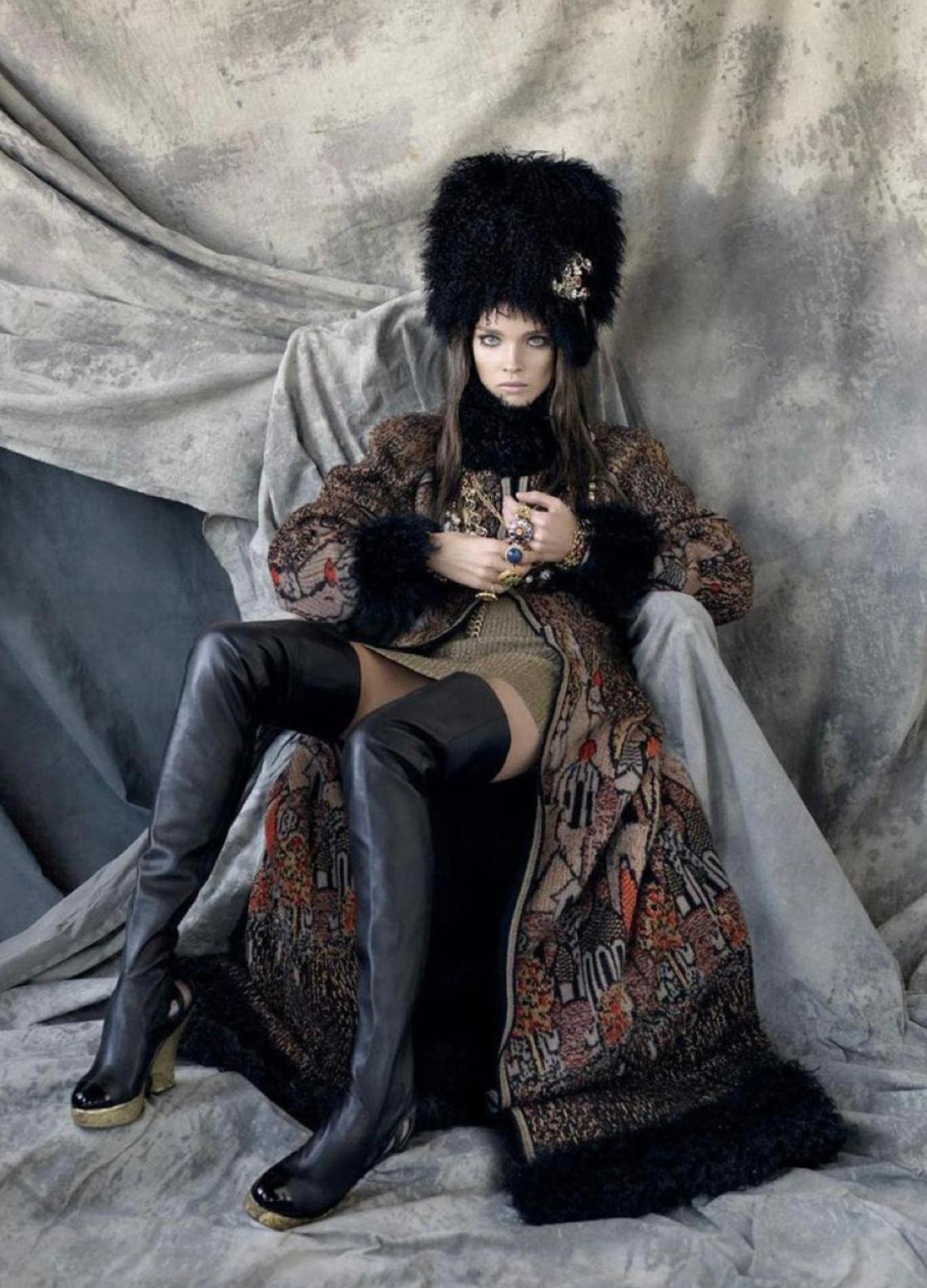 Stunning Chanel dress from Runway of Metiers d'Art Collection 2009, as seen on Supermodel Natalia Vodianova.
Retail price was about 6,800$
- CC logo buttons at back
- sheer black details
Size mark 34 FR. Never worn