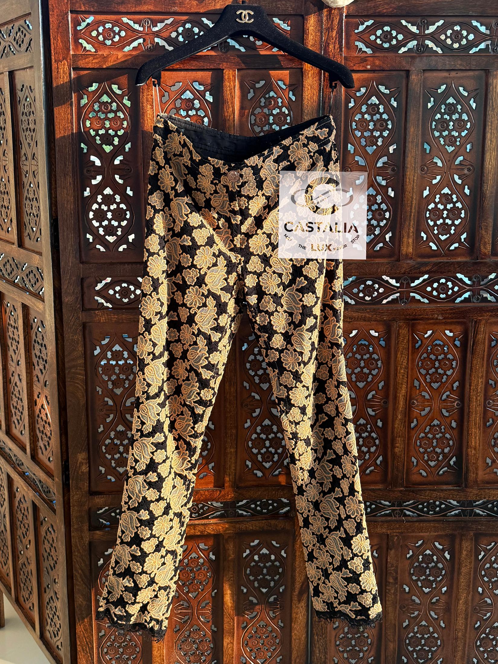 Boutique price over 7,000$
Exquisite luxurious Chanel trousers made of finest embroidery & lace ~ from Paris / ROME Collection ~ metiers d'Art by Maestro Lagerfeld
- CC logo button with Roman profile
- black silk lining
Size mark 36 FR
Condition: