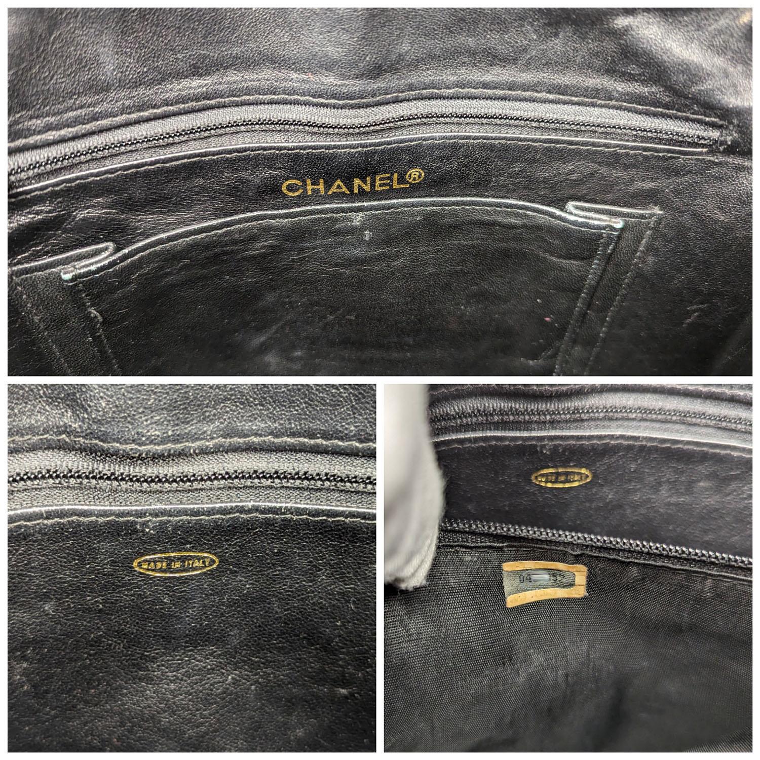 Chanel 80er Schwarze glänzende Alligator-Kamera-Umhängetasche im Angebot 5