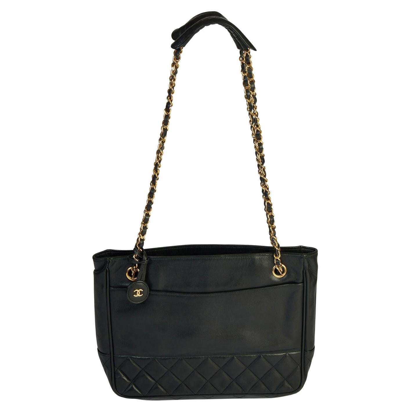 Borsa a tracolla Chanel in pelle nera vintage anni '80 con catena
