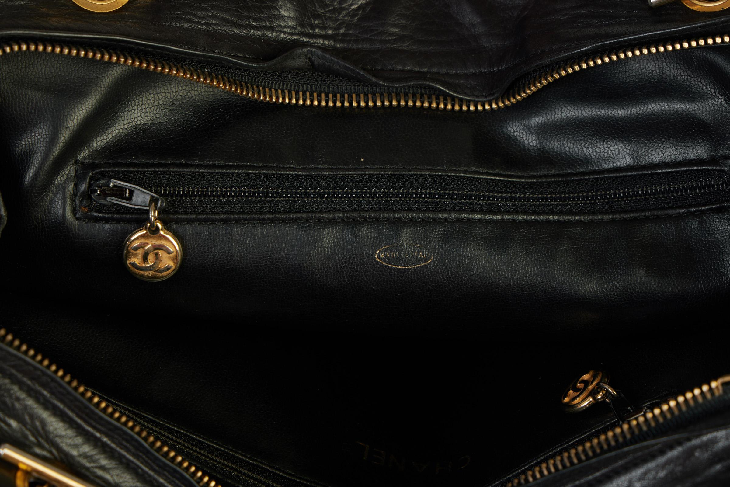 Chanel 80s Black Vintage Shoulder Bag 3