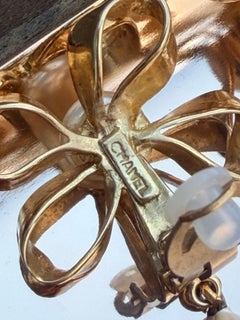 Chanel 80s Dangly gripoix pearl clip on earrings featuring a flower motif