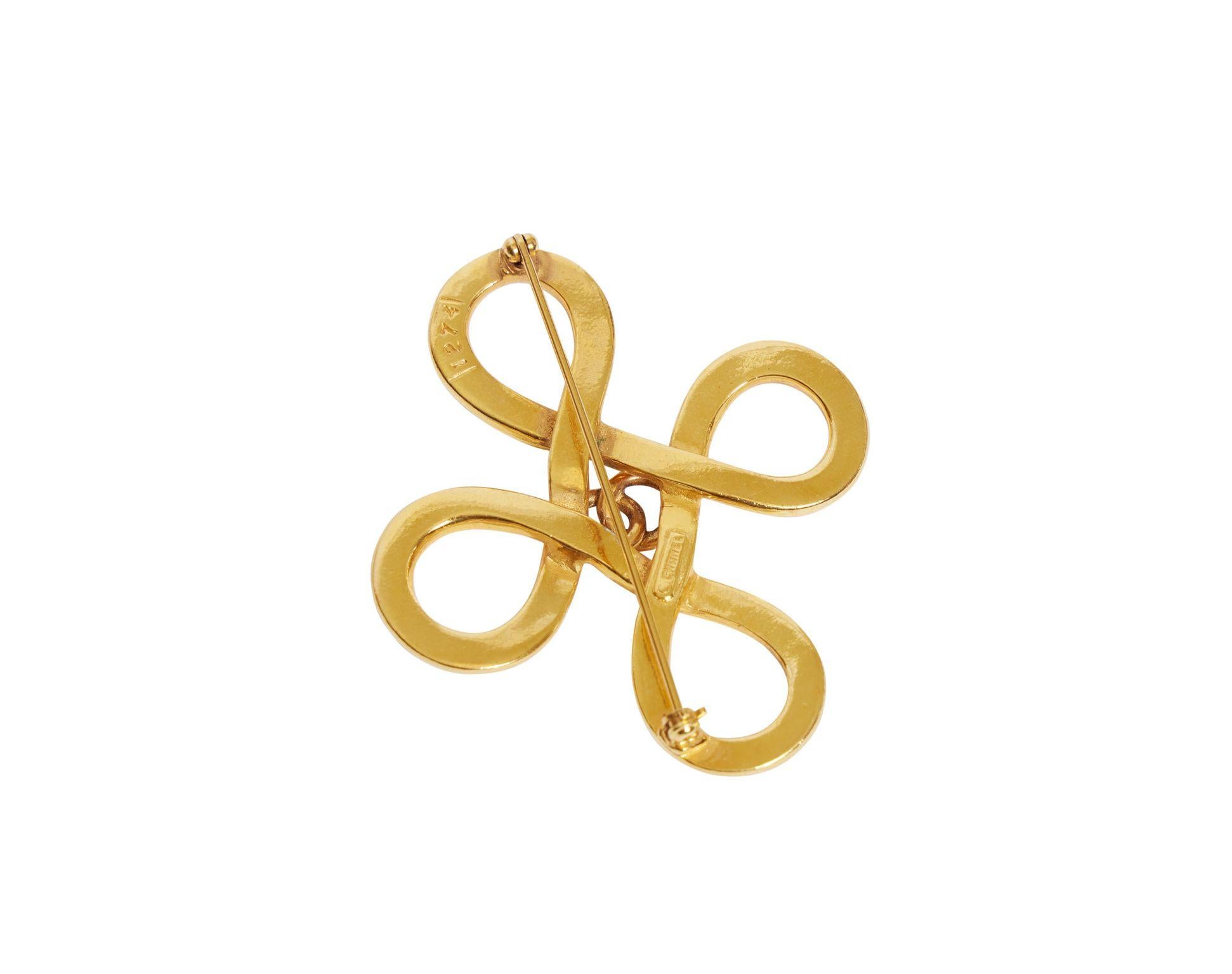 Chanel 80s Gold Knot Logo Brooch  In Excellent Condition For Sale In West Hollywood, CA