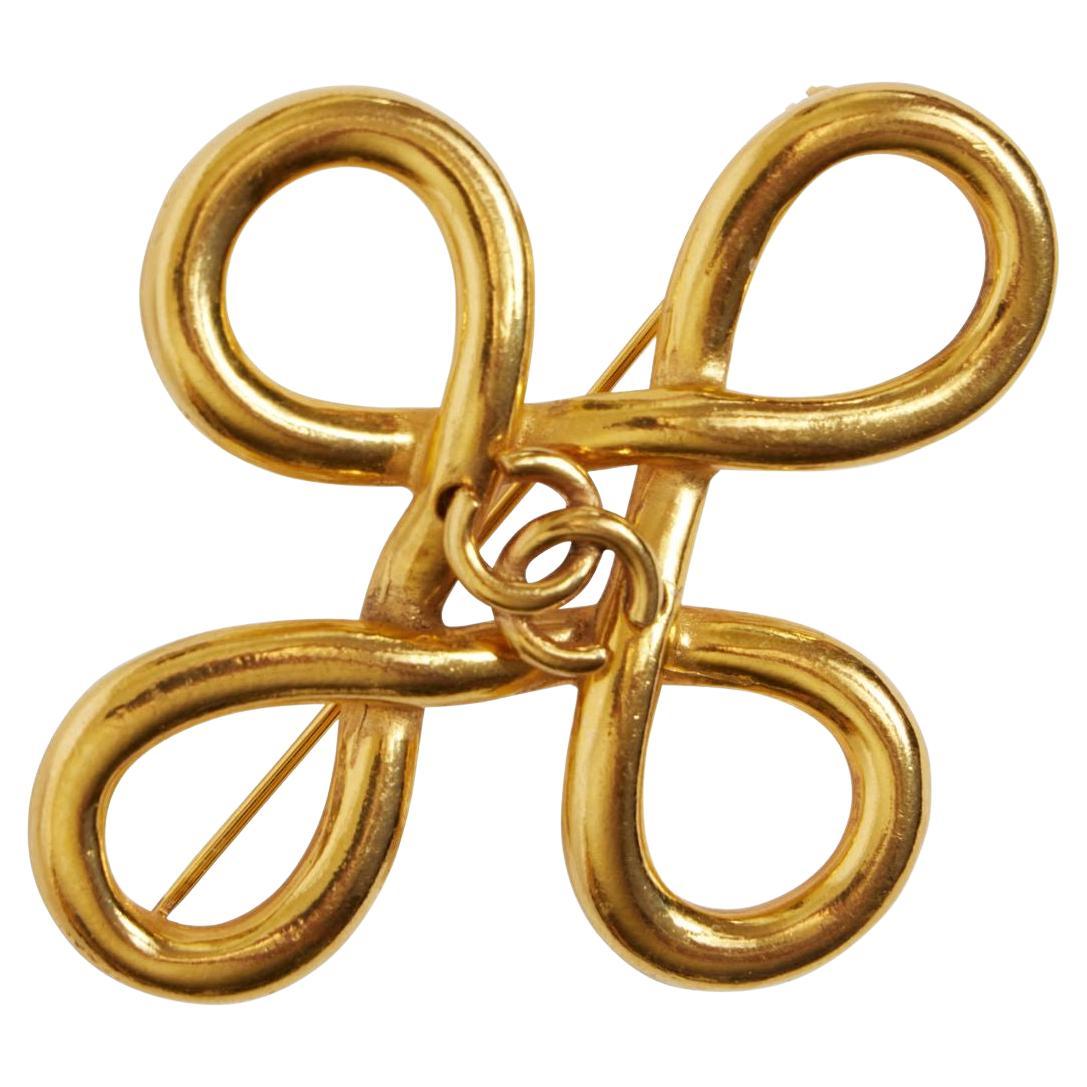 Chanel 80s Gold Knot Logo Brooch  For Sale