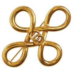 Chanel 80s Gold Knot Logo Brooch