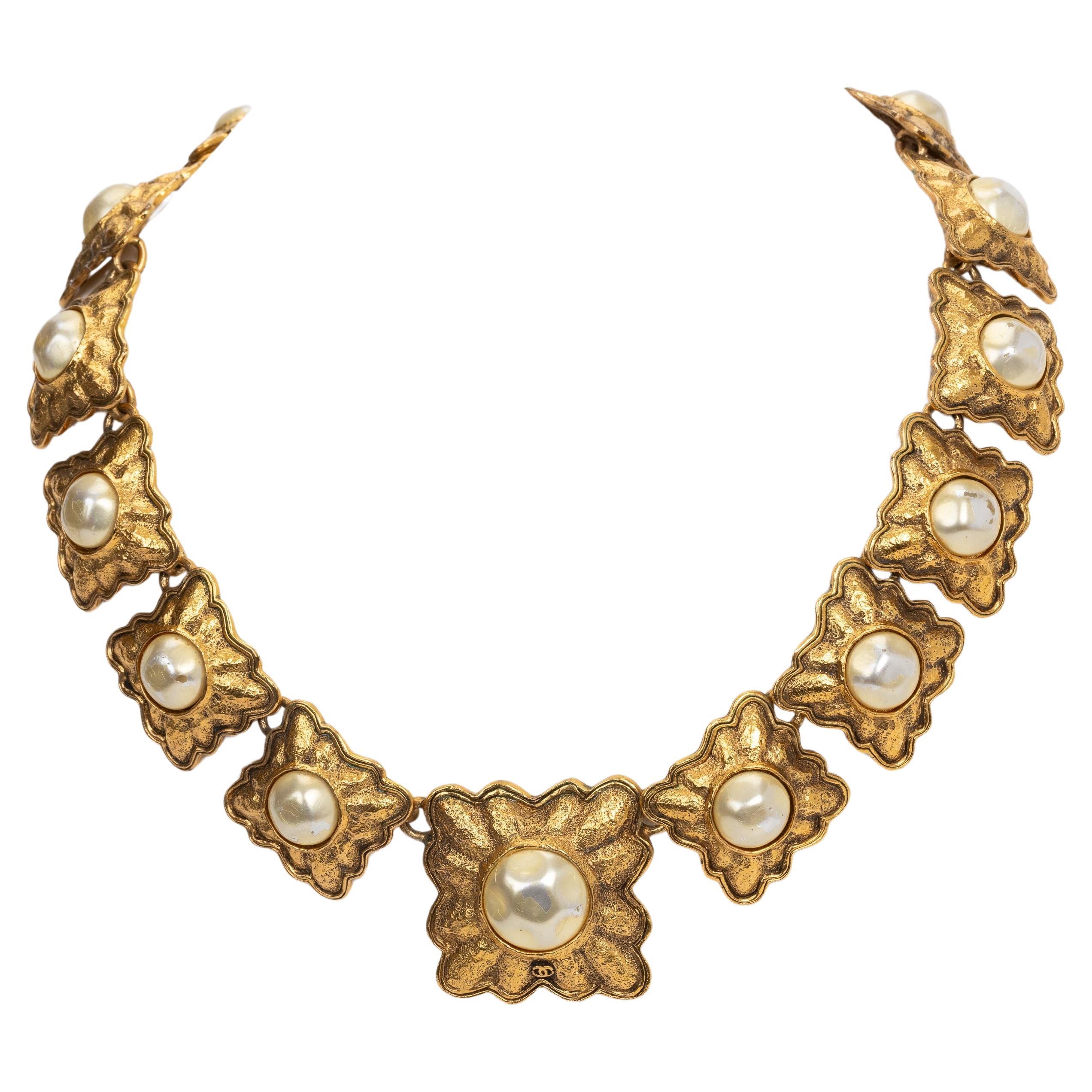 Chanel 80s Gripoix con perla e oro