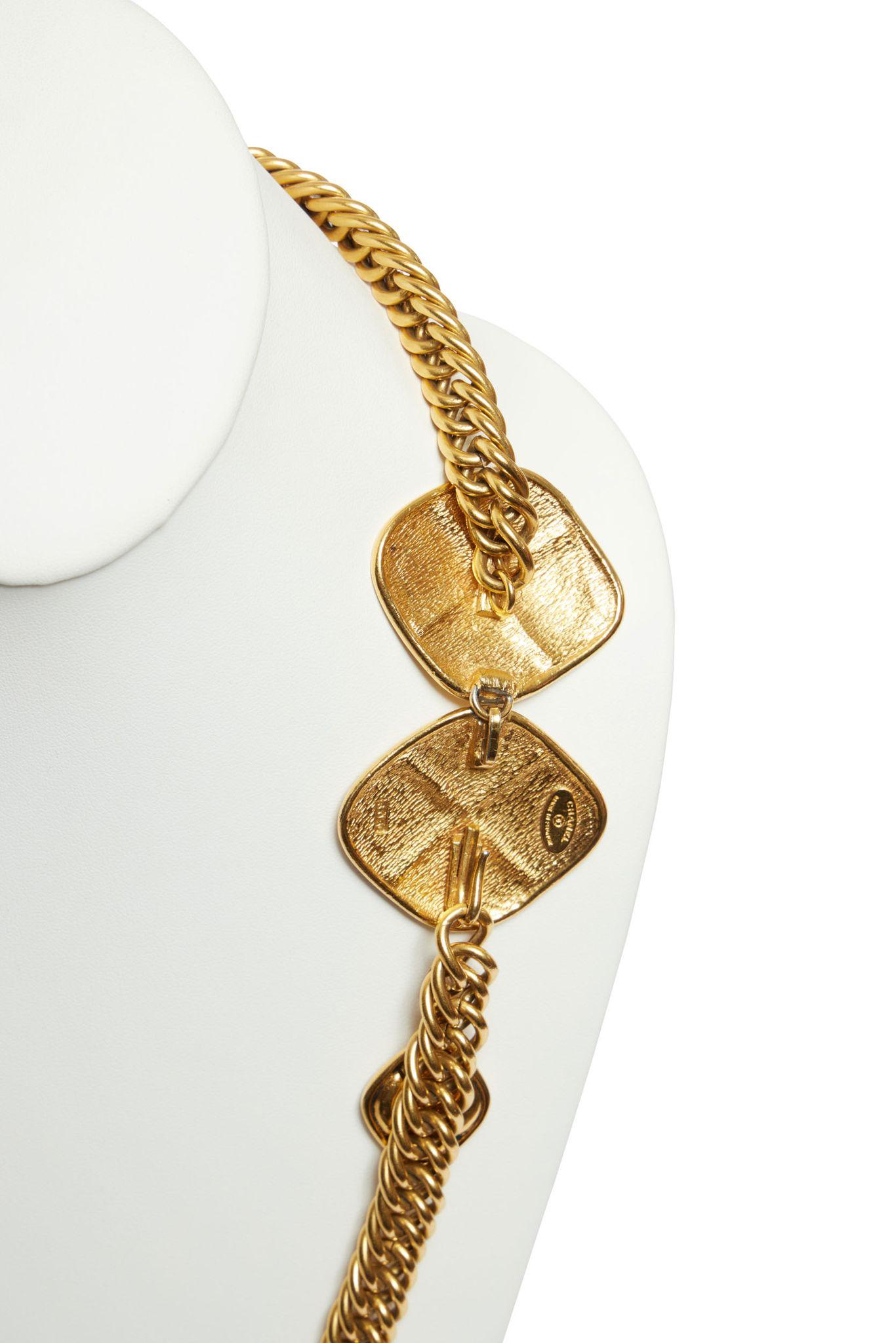 Chanel 80er Jahre Halskette/Gürtel aus gestepptem Gold  im Zustand „Hervorragend“ im Angebot in West Hollywood, CA