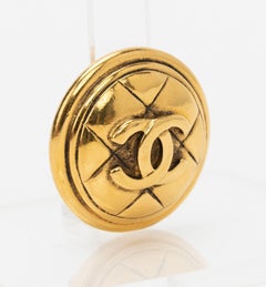 Broche vintage matelassée Chanel des années 80, dorée
