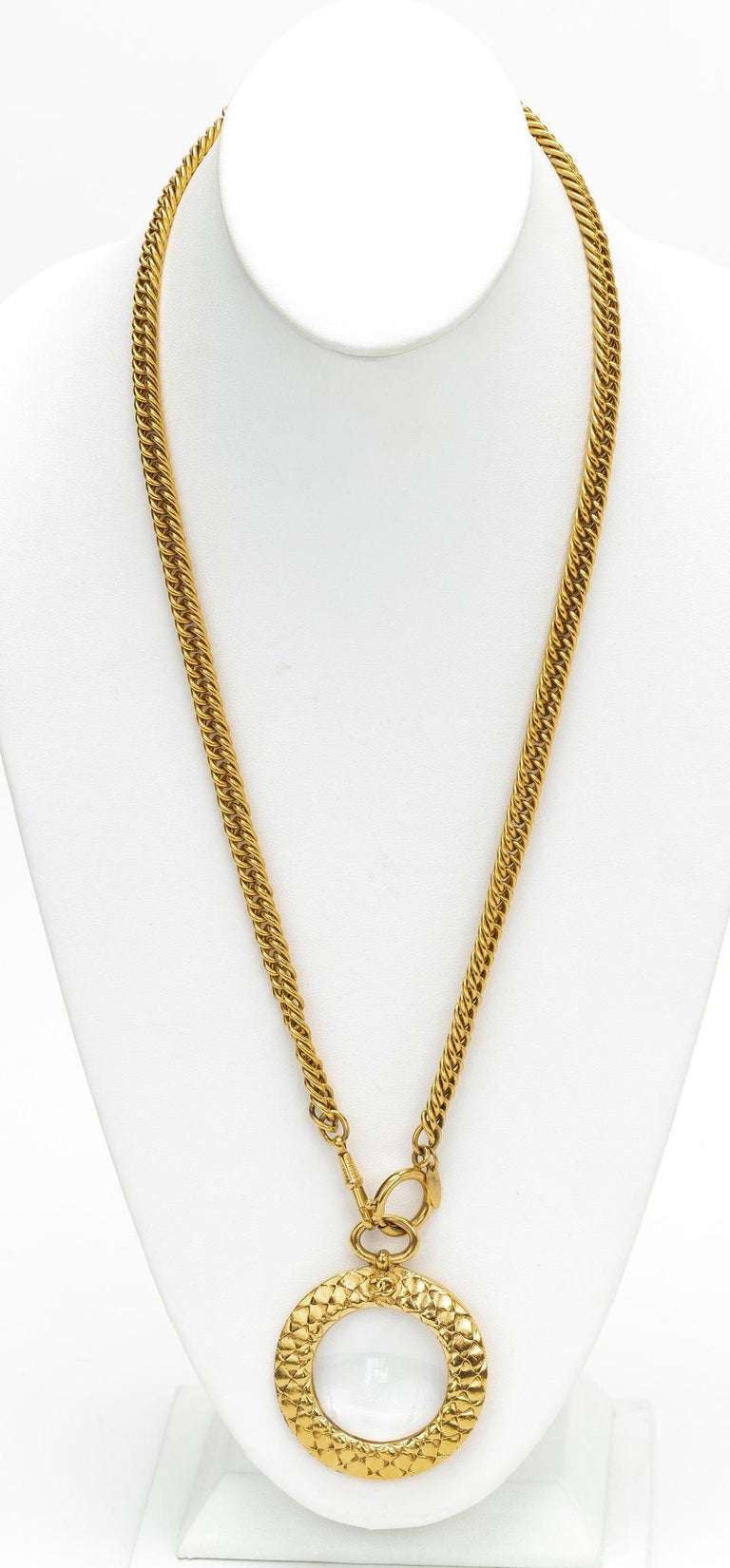 Chanel 80s Scales Textured Magnifier Necklace For Sale at 1stDibs