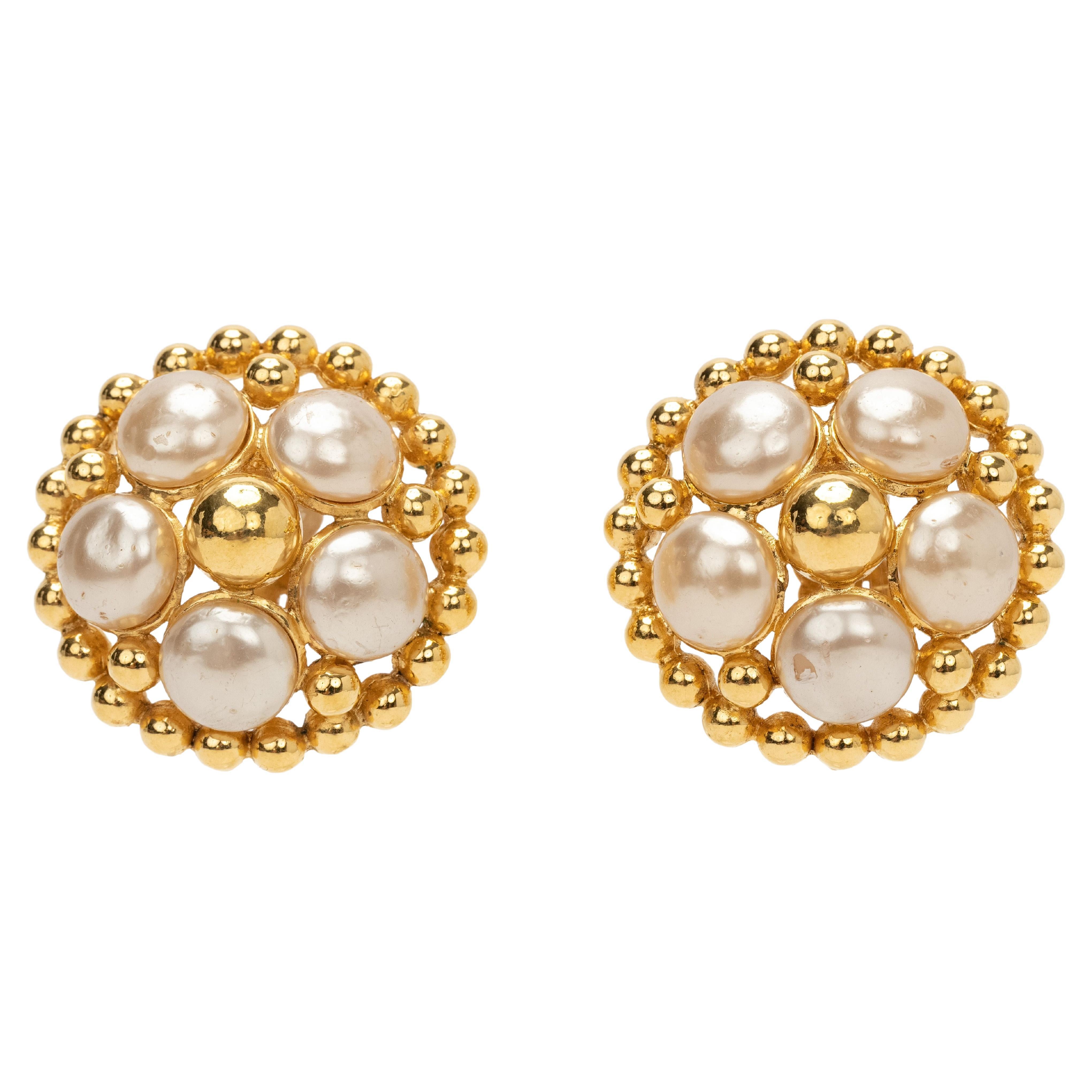 Chanel 80s Vintage Flower Pearl Earrings For Sale
