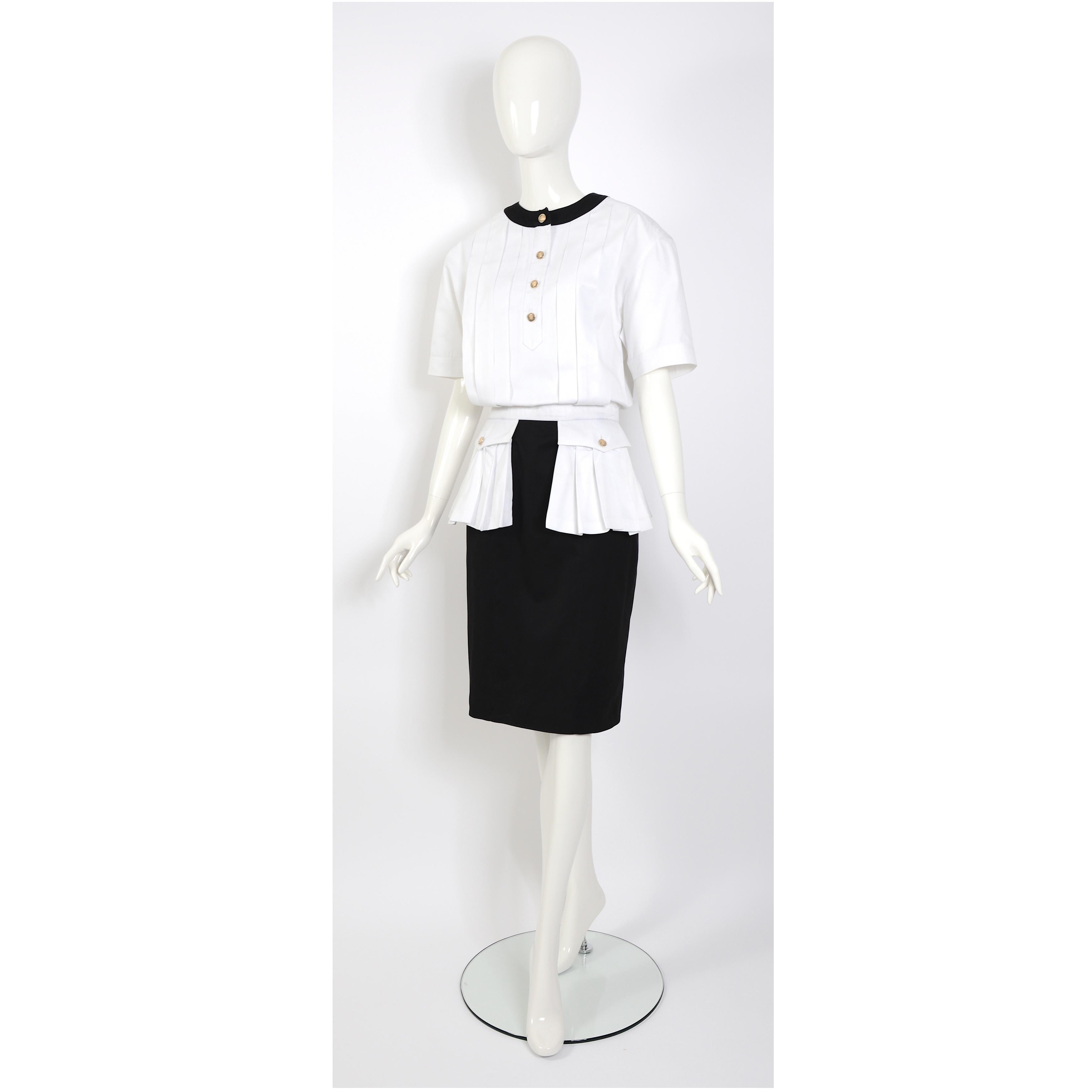 Chanel - Robe à larges épaules vintage en coton noir et blanc avec boutons, signée, années 80 Pour femmes en vente
