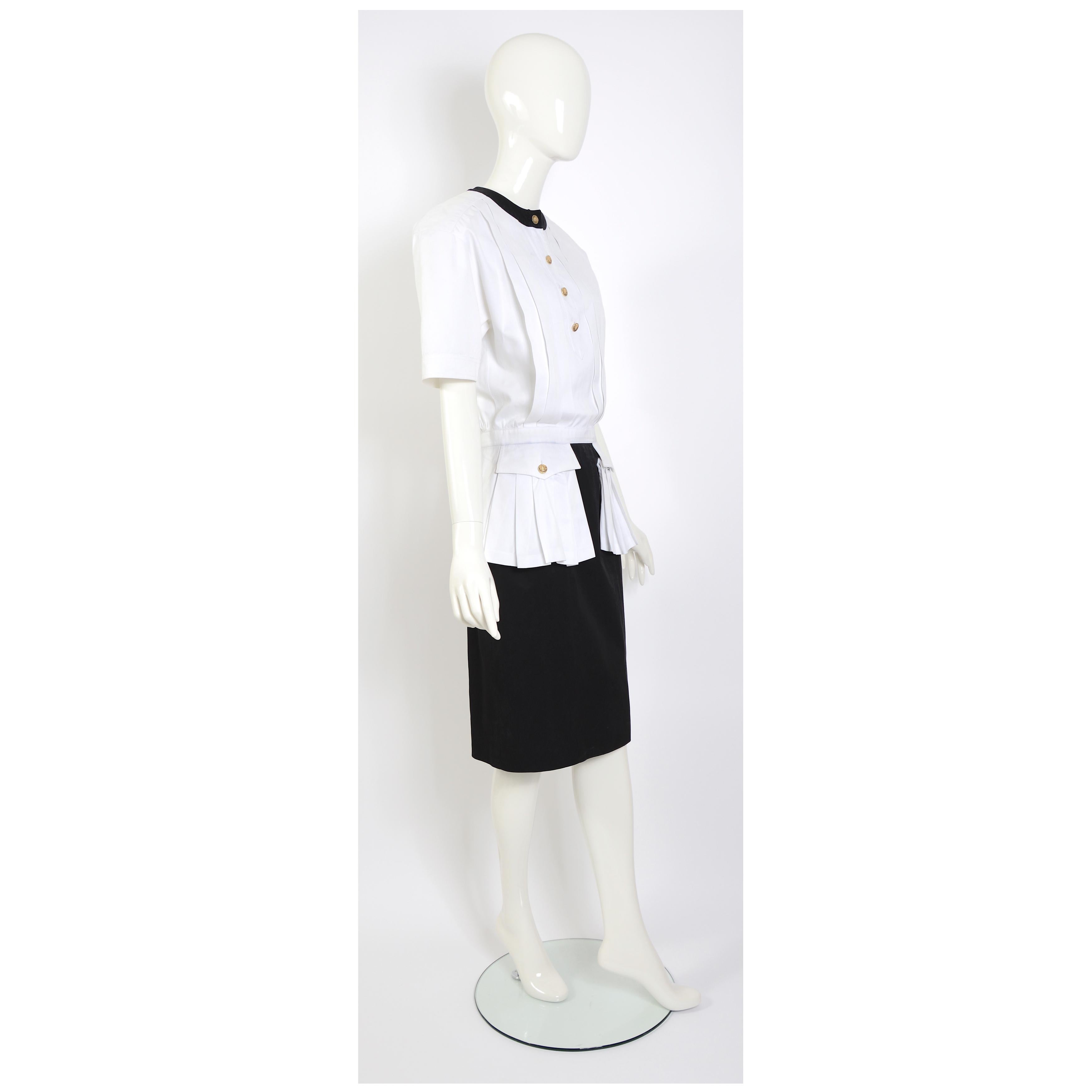 Chanel 80s vintage large shoulder pads black & white cotton signed buttons dress For Sale 3
