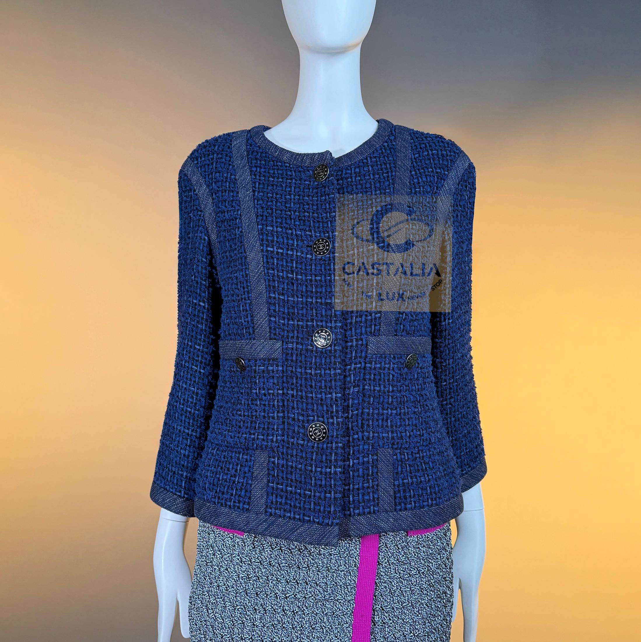 CHANEL 8K$ CC Buttons Royal Blue Lesage Tweed Jacket 40 FR Neuf - En vente à Dubai, AE