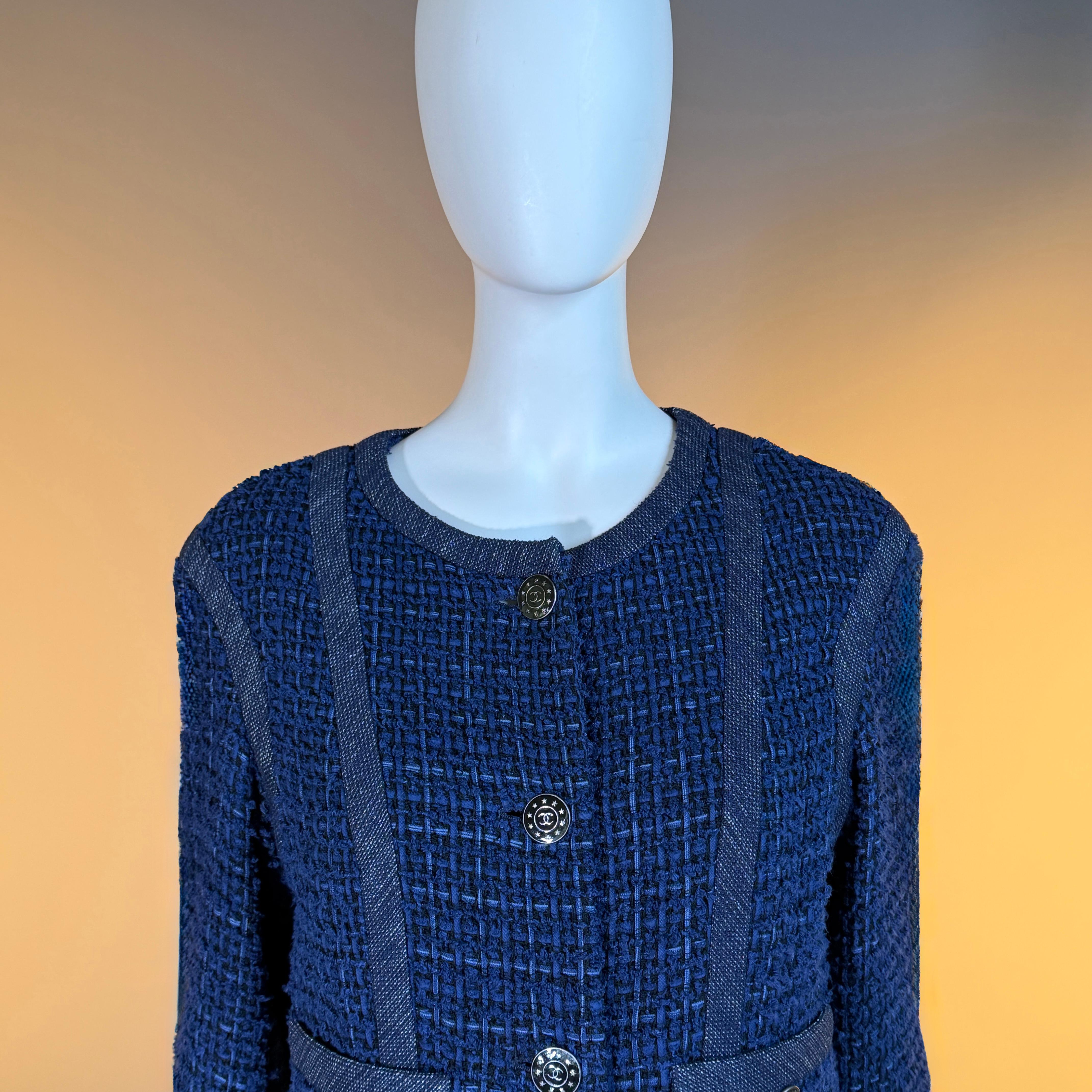 CHANEL 8K$ CC Buttons Royal Blue Lesage Tweed Jacket 40 FR Unisexe en vente