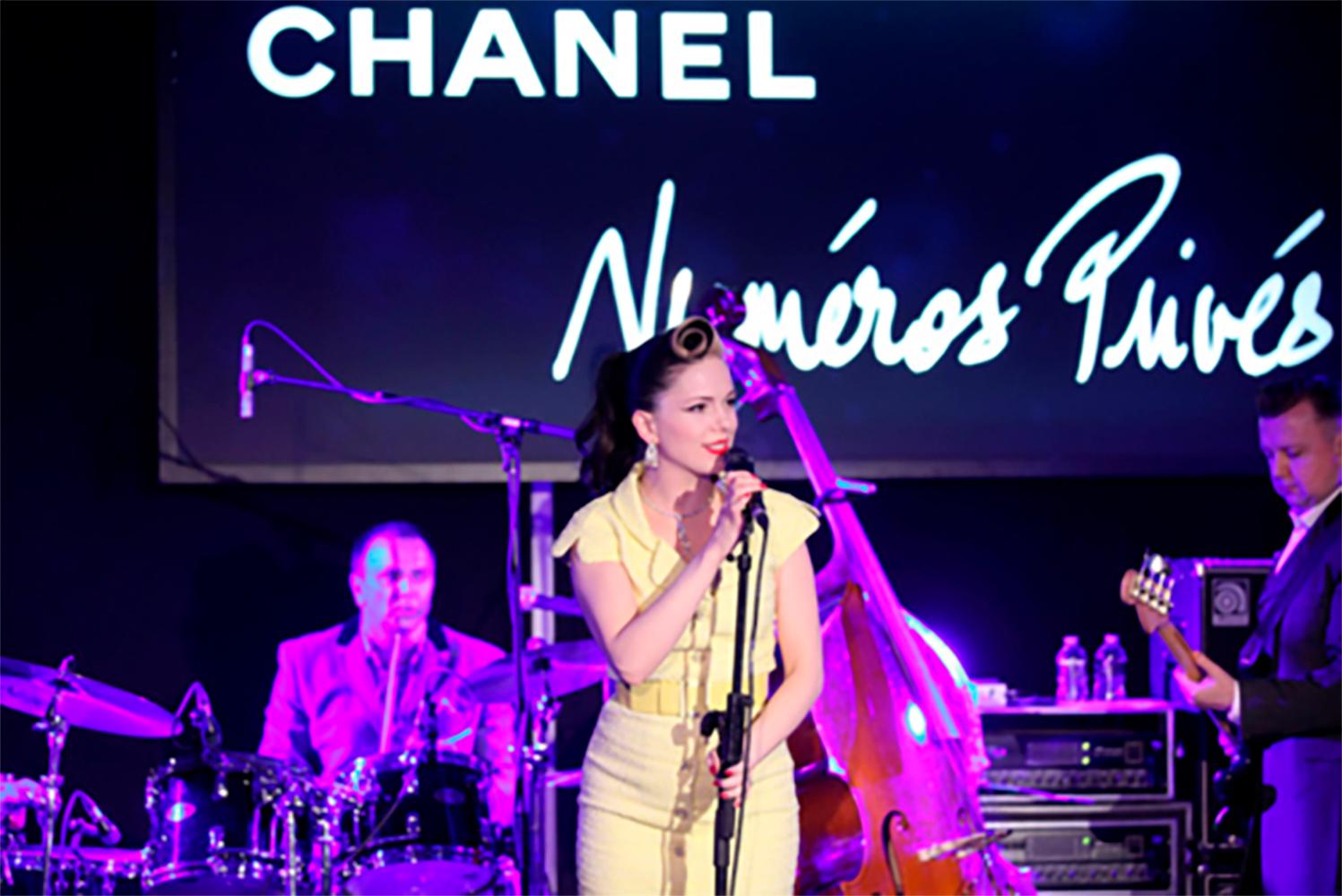 Famous Chanel yellow lesage tweed dress from Runway of FRENCH RIVIERA Cruise Collection.
Boutique price over 8,000$ -- bestseller of the collection, of of the most recognisable items!
- masterpiece CC jewel Gripoux buttons
- most precious Lesage