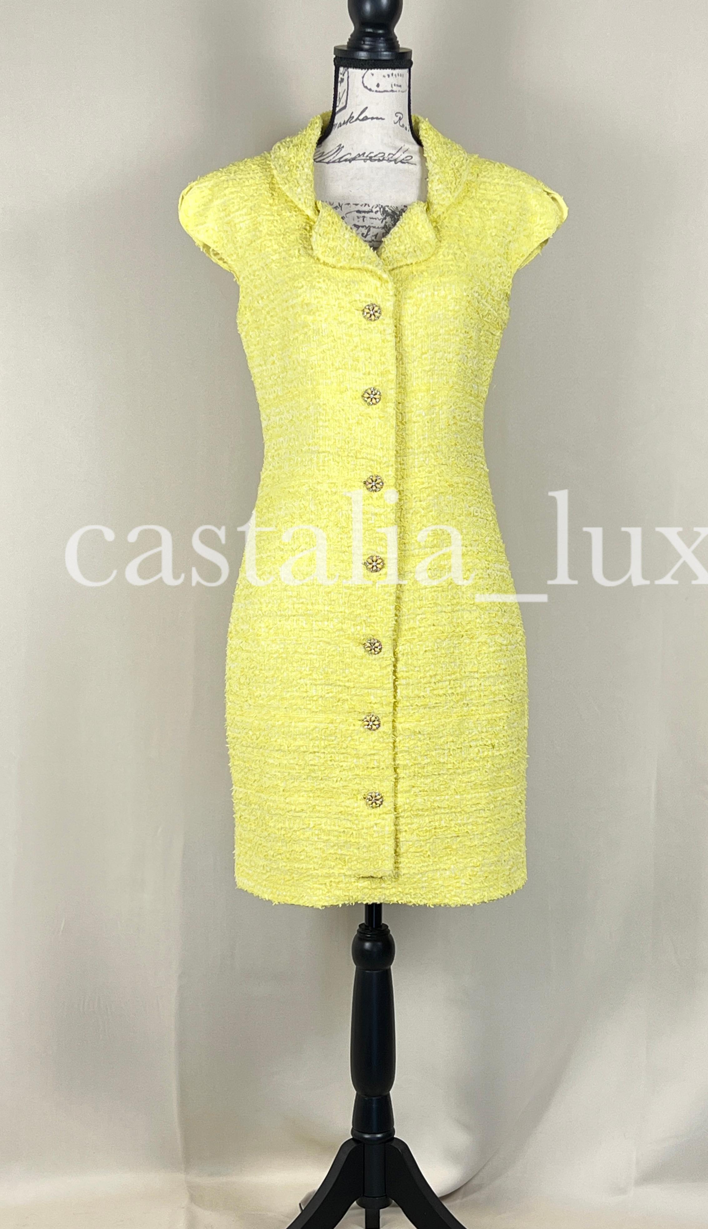 Robe Chanel 8K CC Jewel Gripoix boutons en tweed en vente 3