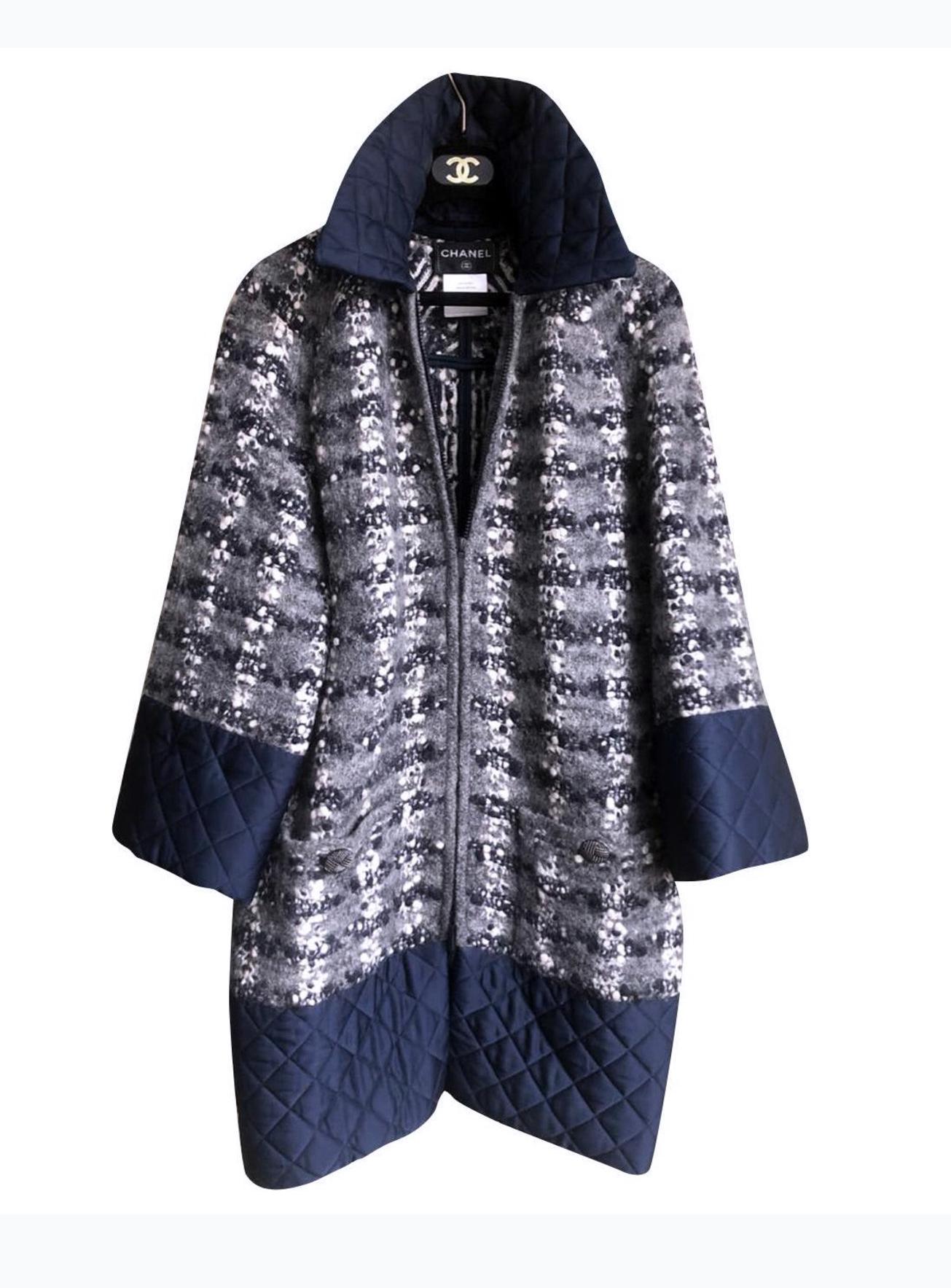 Chanel 8K$ New Boucle Tweed Coat In New Condition For Sale In Dubai, AE
