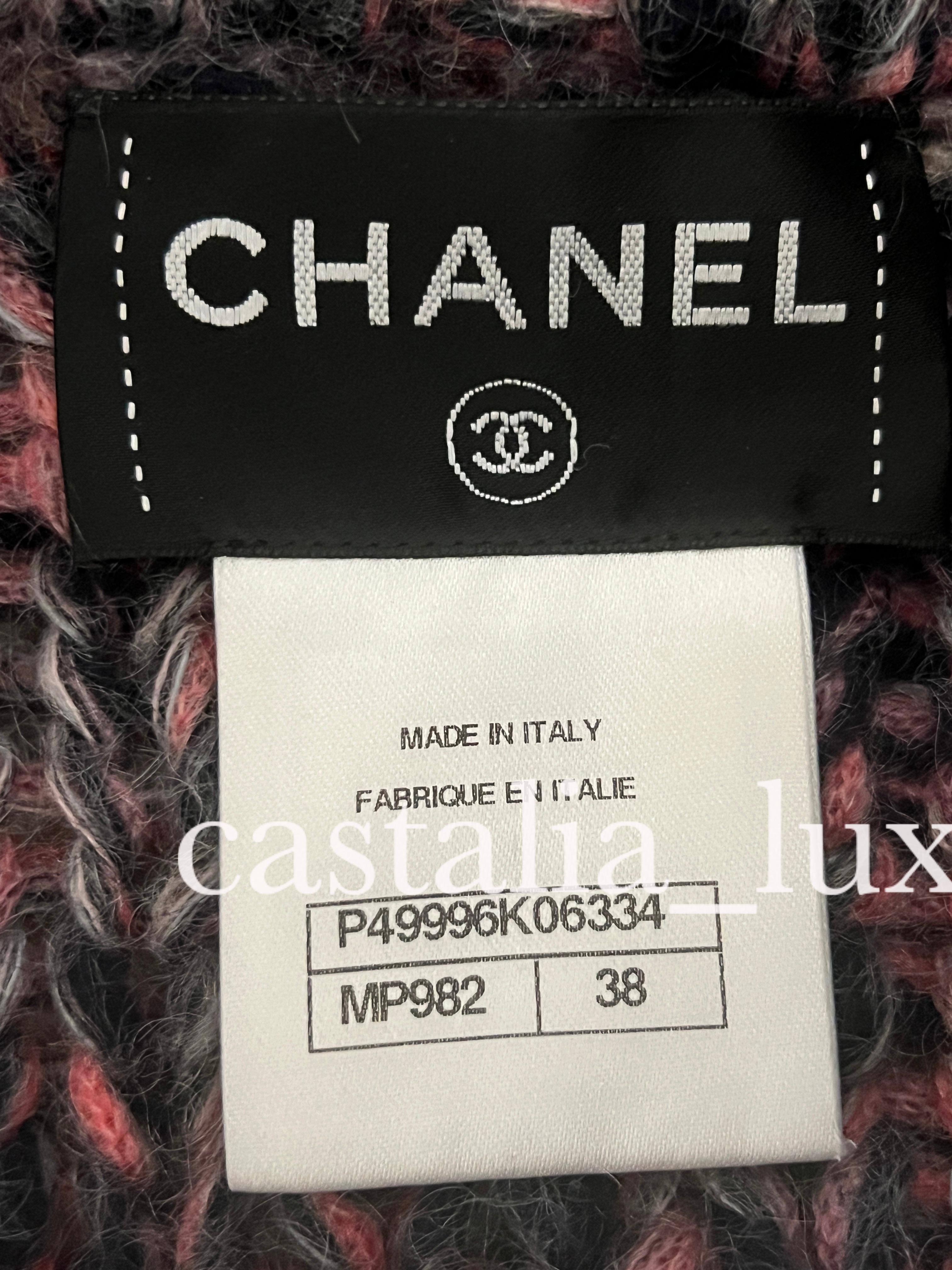 Manteau Chanel 8 carats avec boutons CC surdimensionnés en vente 5