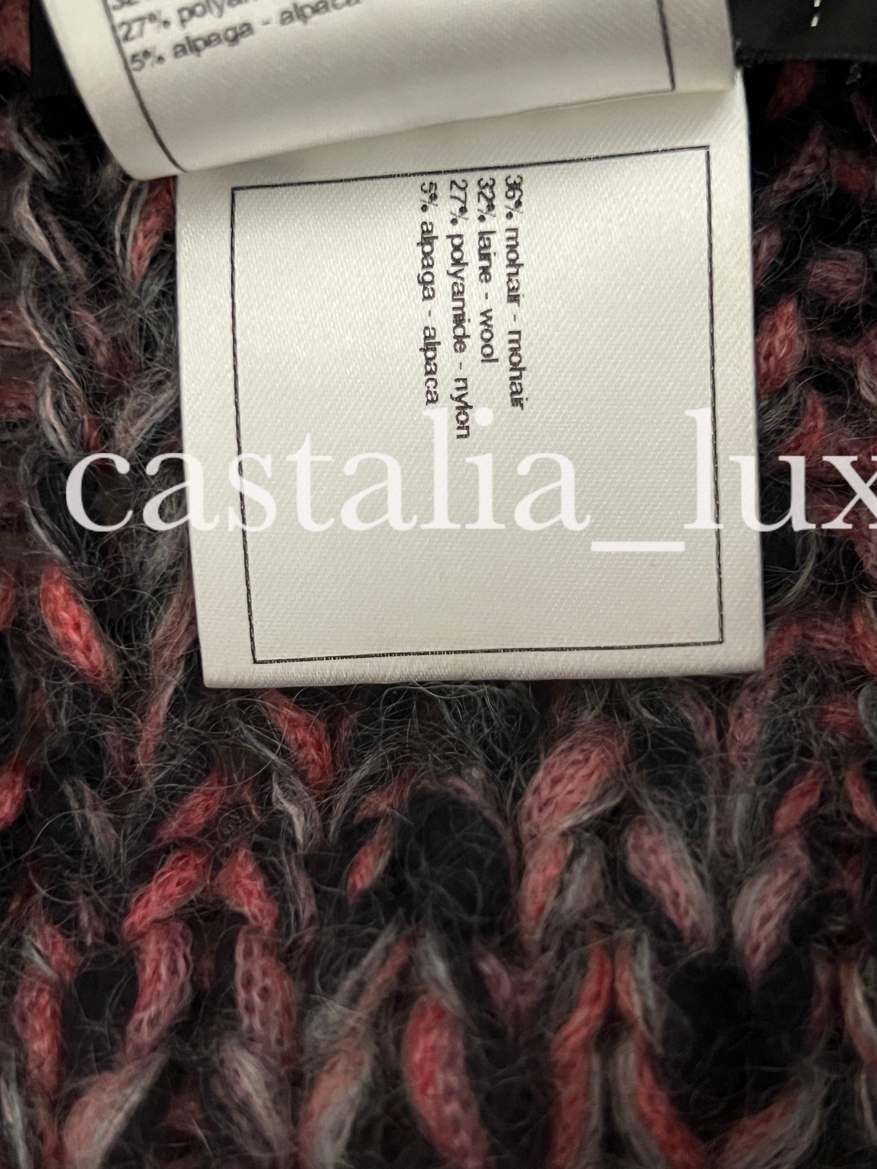 Chanel 8K New CC Knöpfe Übergroßer Boucle-Mantel im Angebot 7