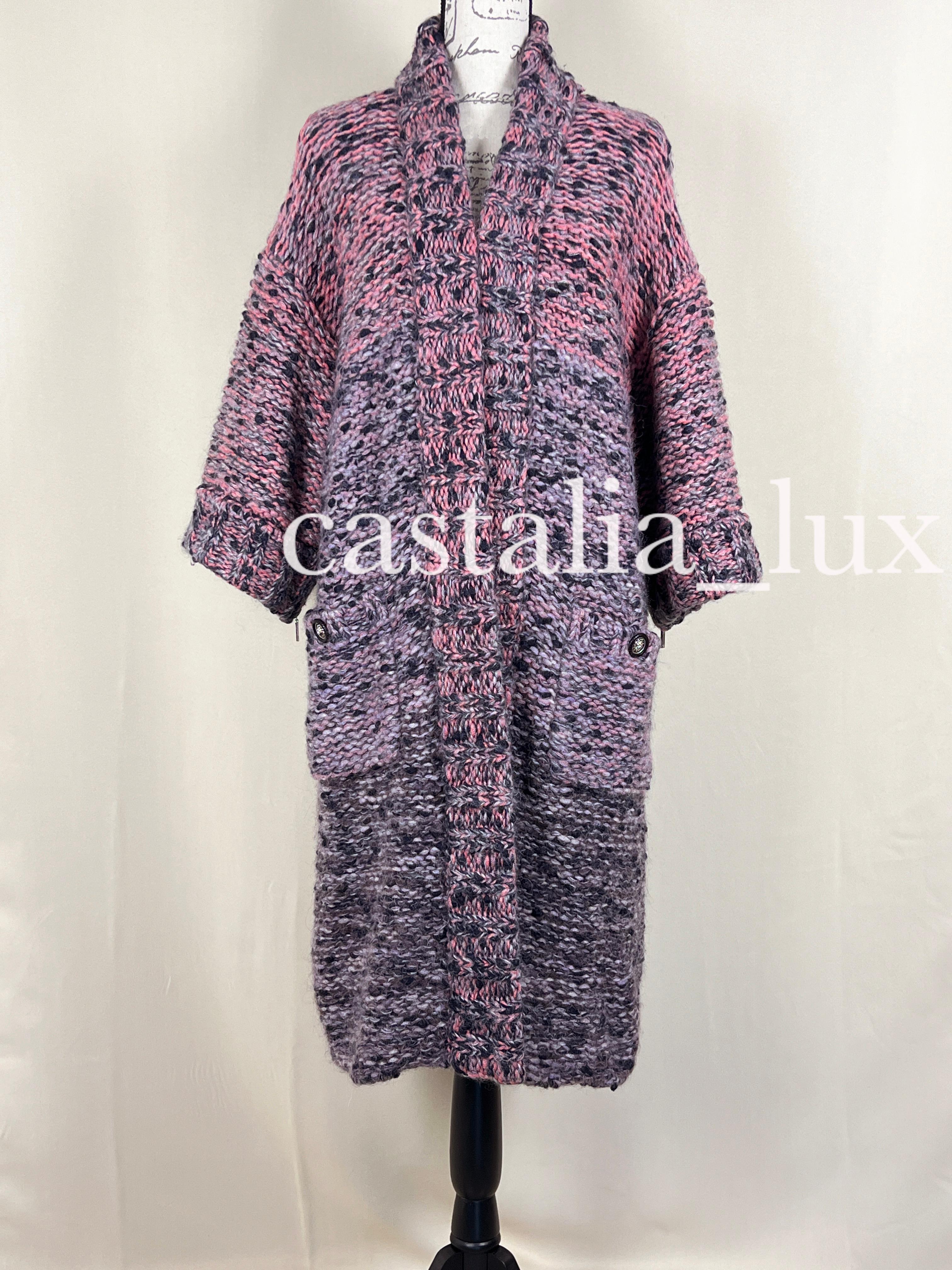 Chanel 8K New CC buttons Oversized Boucle Coat In New Condition For Sale In Dubai, AE
