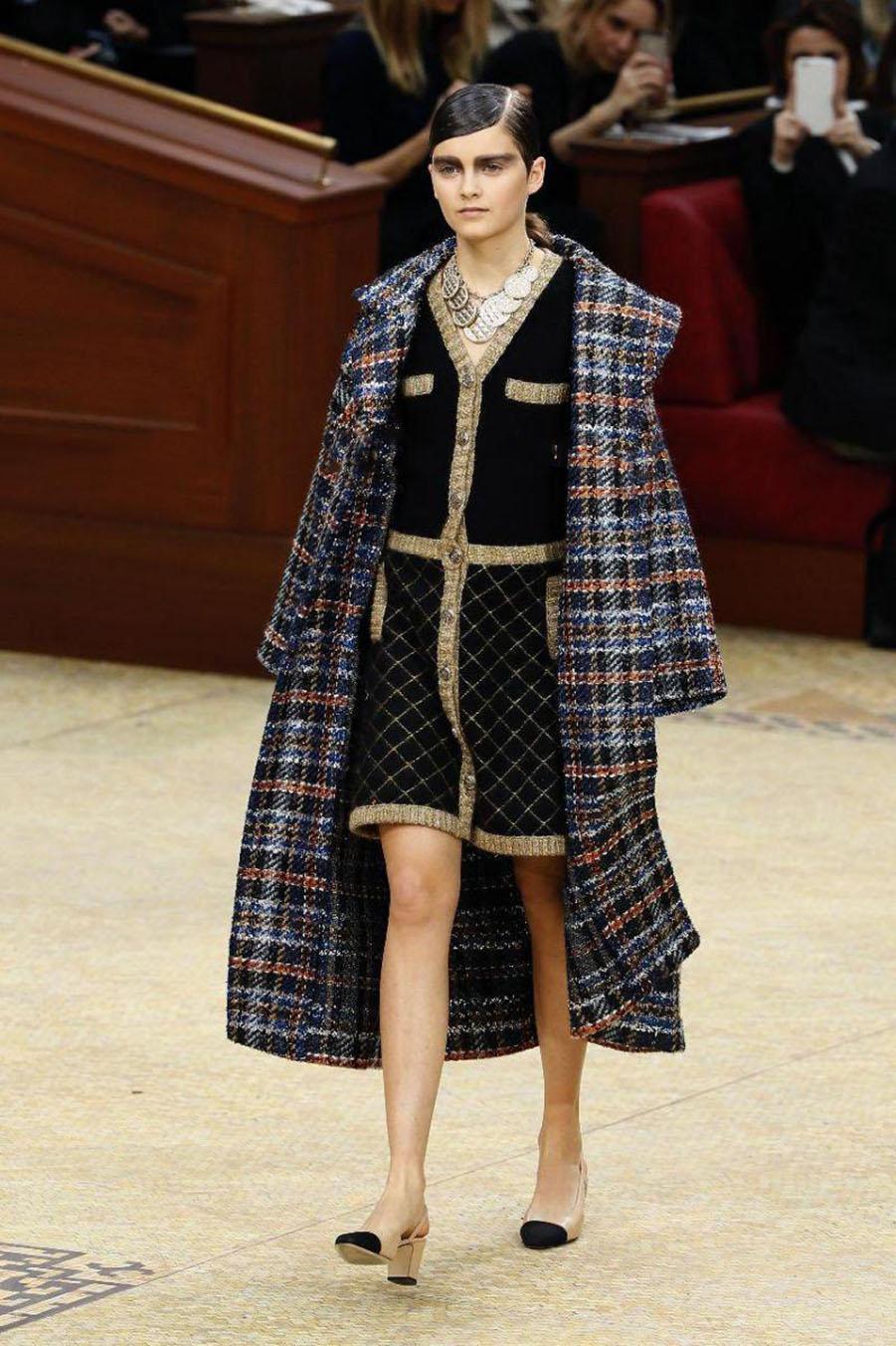 Super famous and rare Chanel jacket / dress ~ from 'Coco Brasserie Collection 2015  
Retail price 7,800$  
~ As Seen in Ad Campaign, in many magazines ~ iconic and recognizable piece
Size mark 38 FR / Never worn
 - CC logo camellia-shaped buttons at