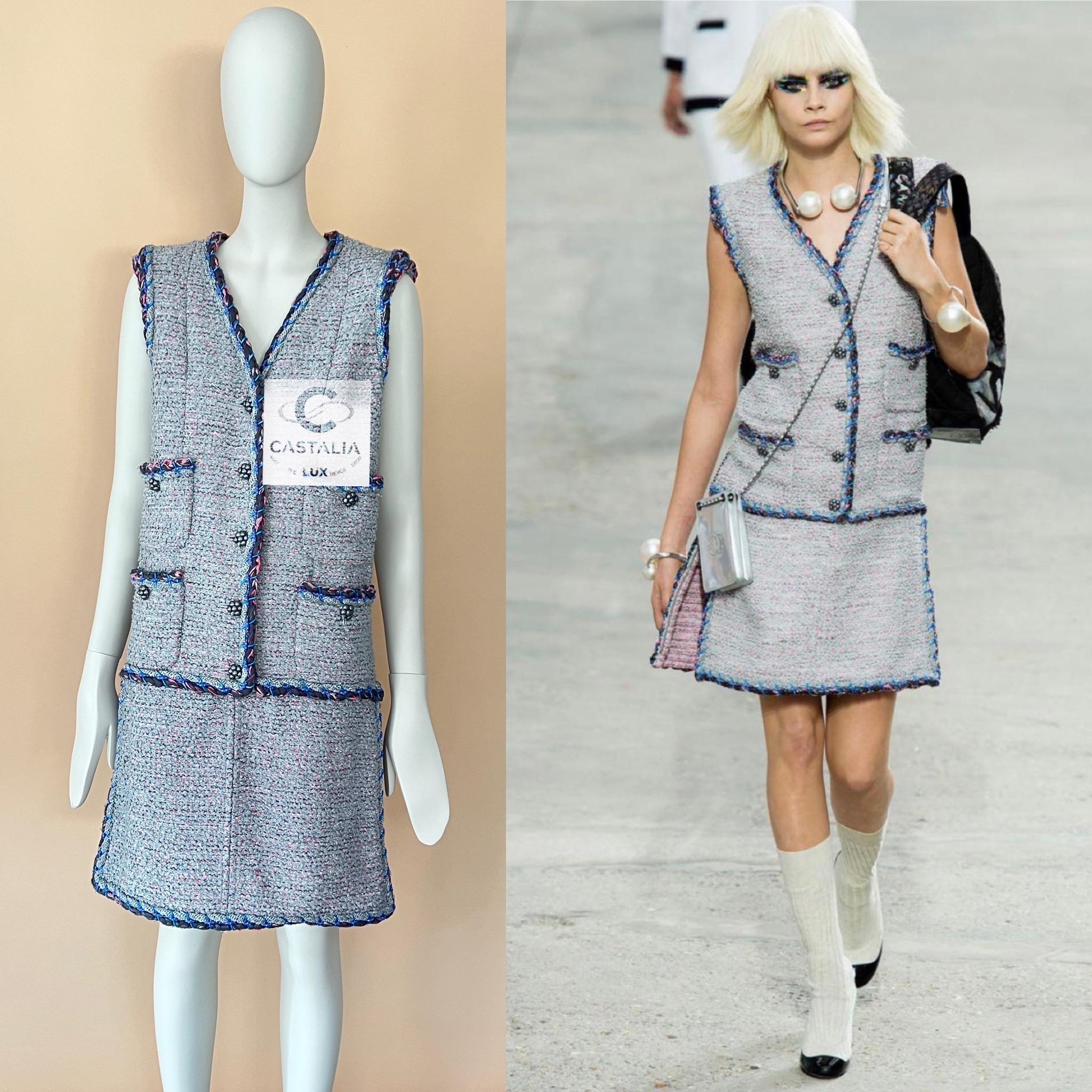 Grigio Chanel 8K$ Nuovo abito in tweed da passerella 40 FR in vendita